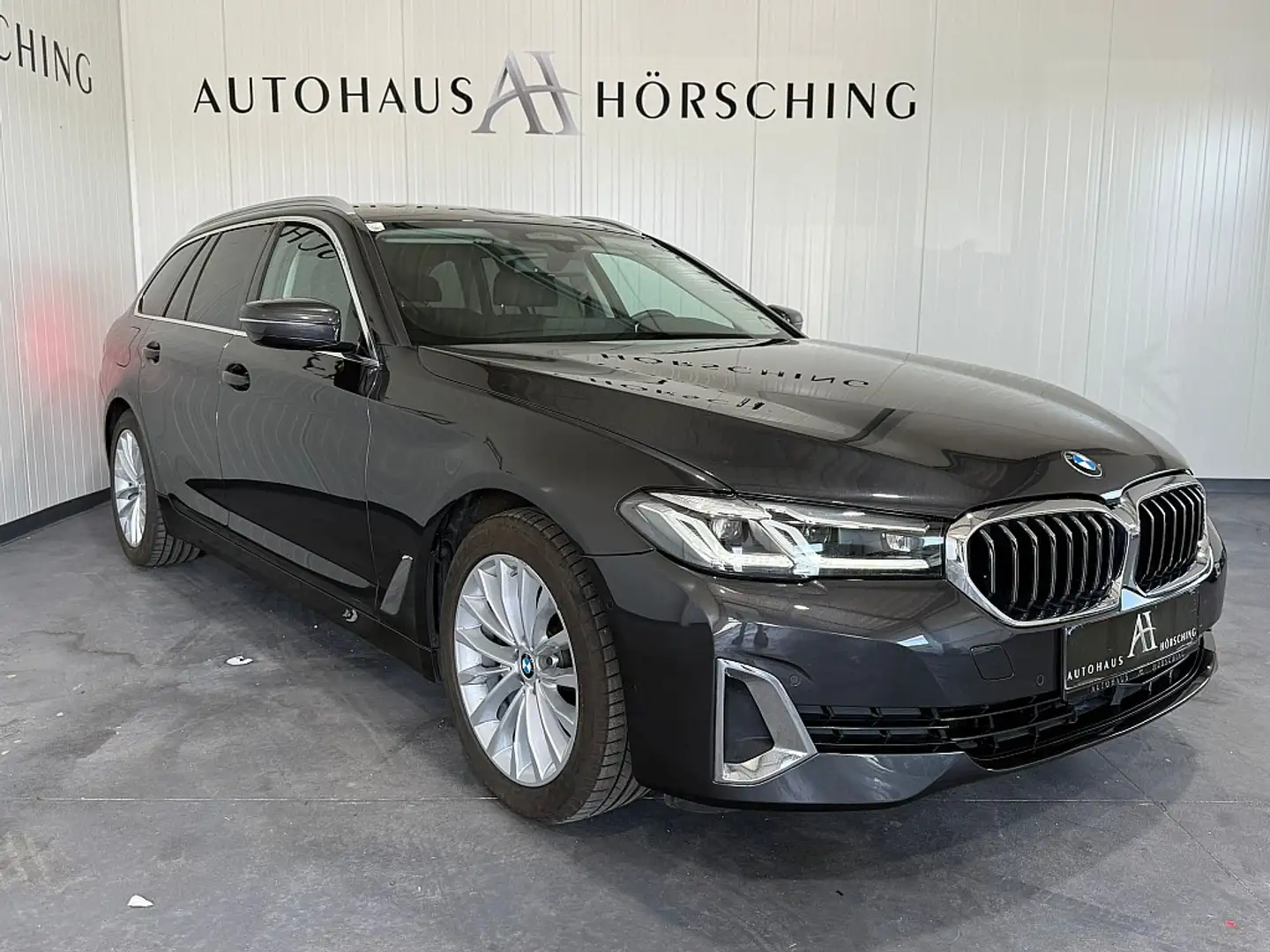 BMW 520 d 48 V Touring xDrive Aut. Grau - 1