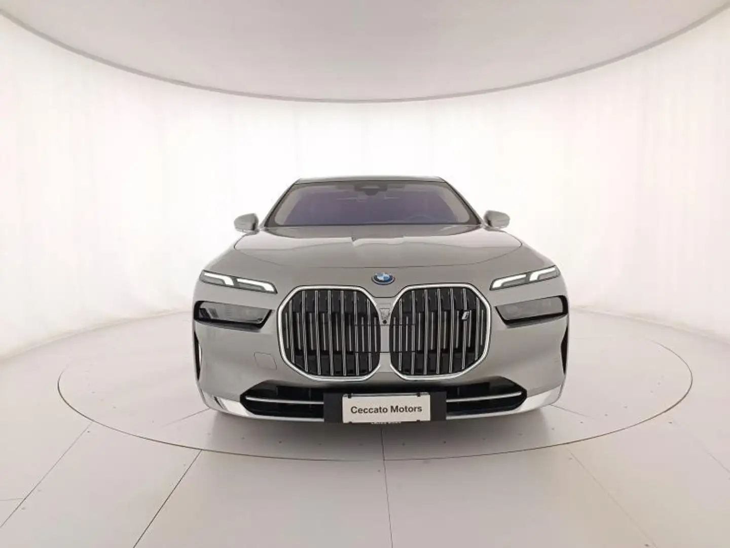 BMW 740 i7 xdrive60 - 2