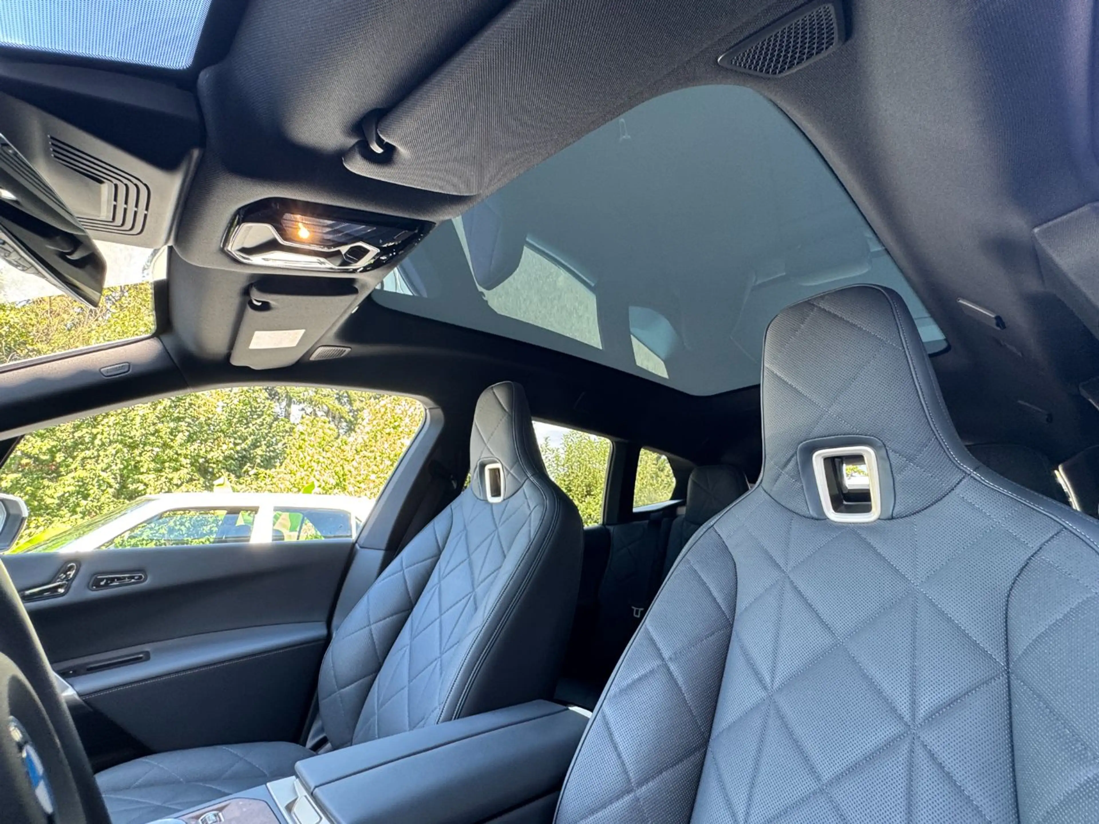 BMW iX M60 — photo 20