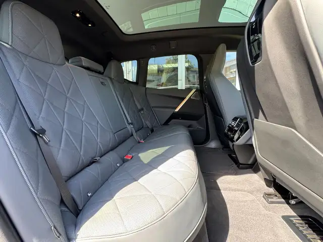 BMW Ix view 13
