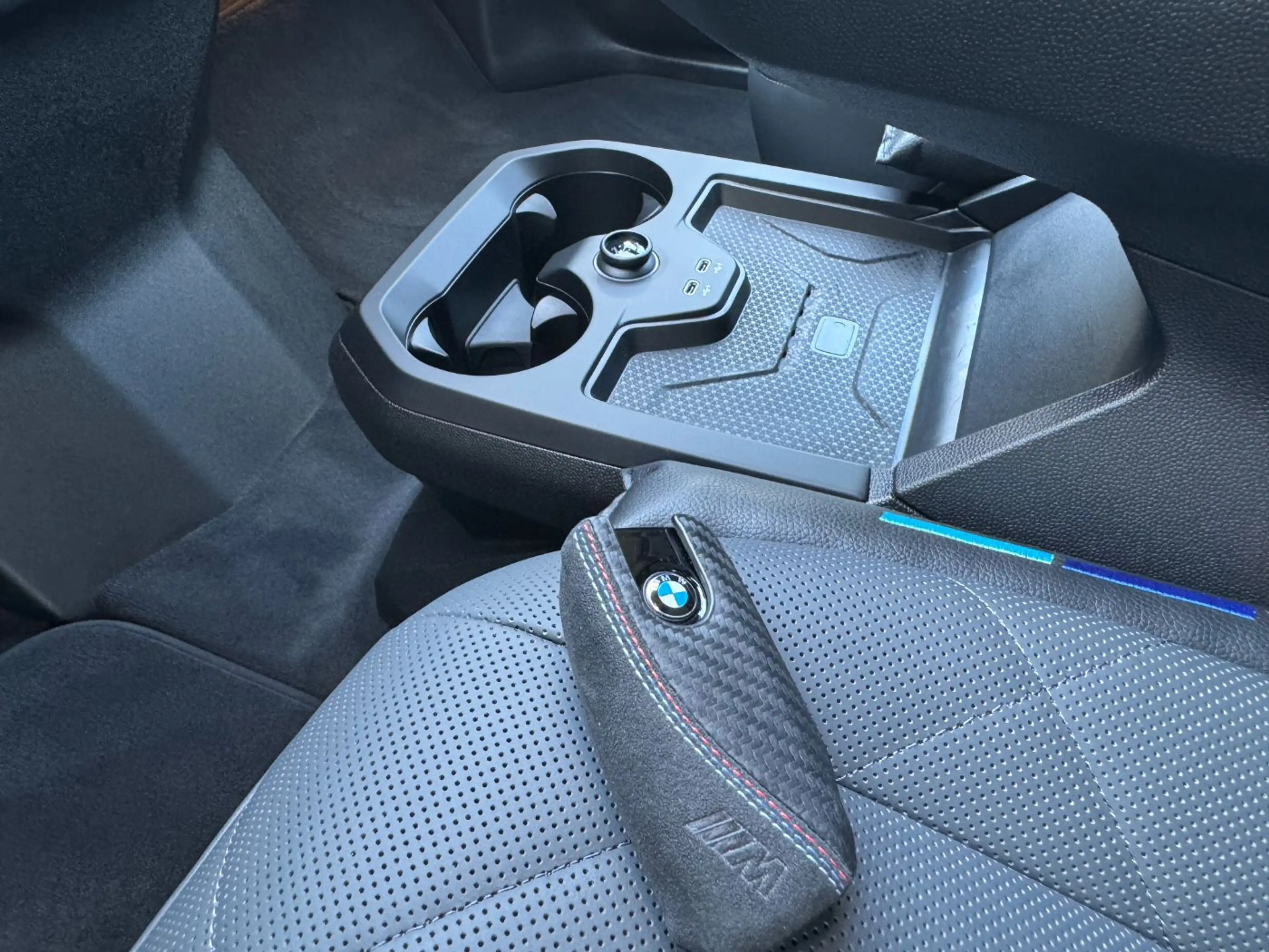 BMW iX M60 — photo 21