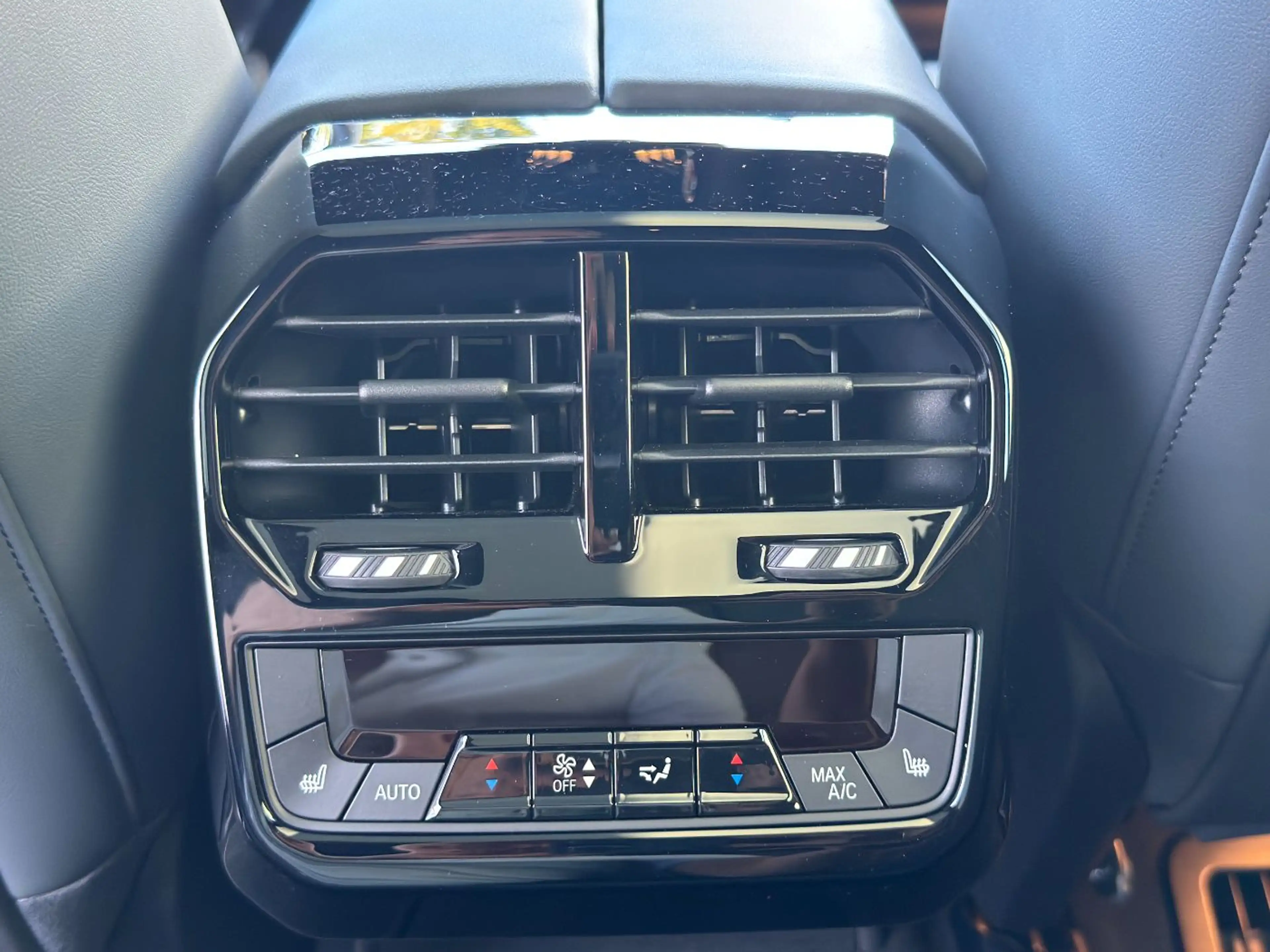 BMW iX M60 — photo 26