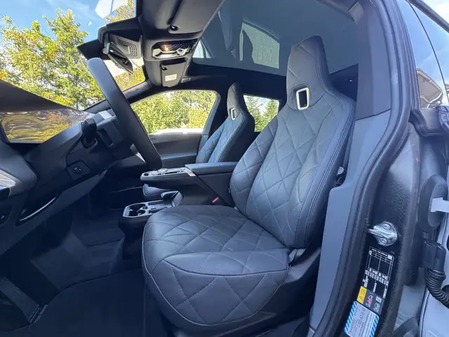 BMW Ix view 17