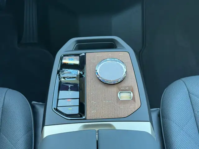 BMW Ix view 23