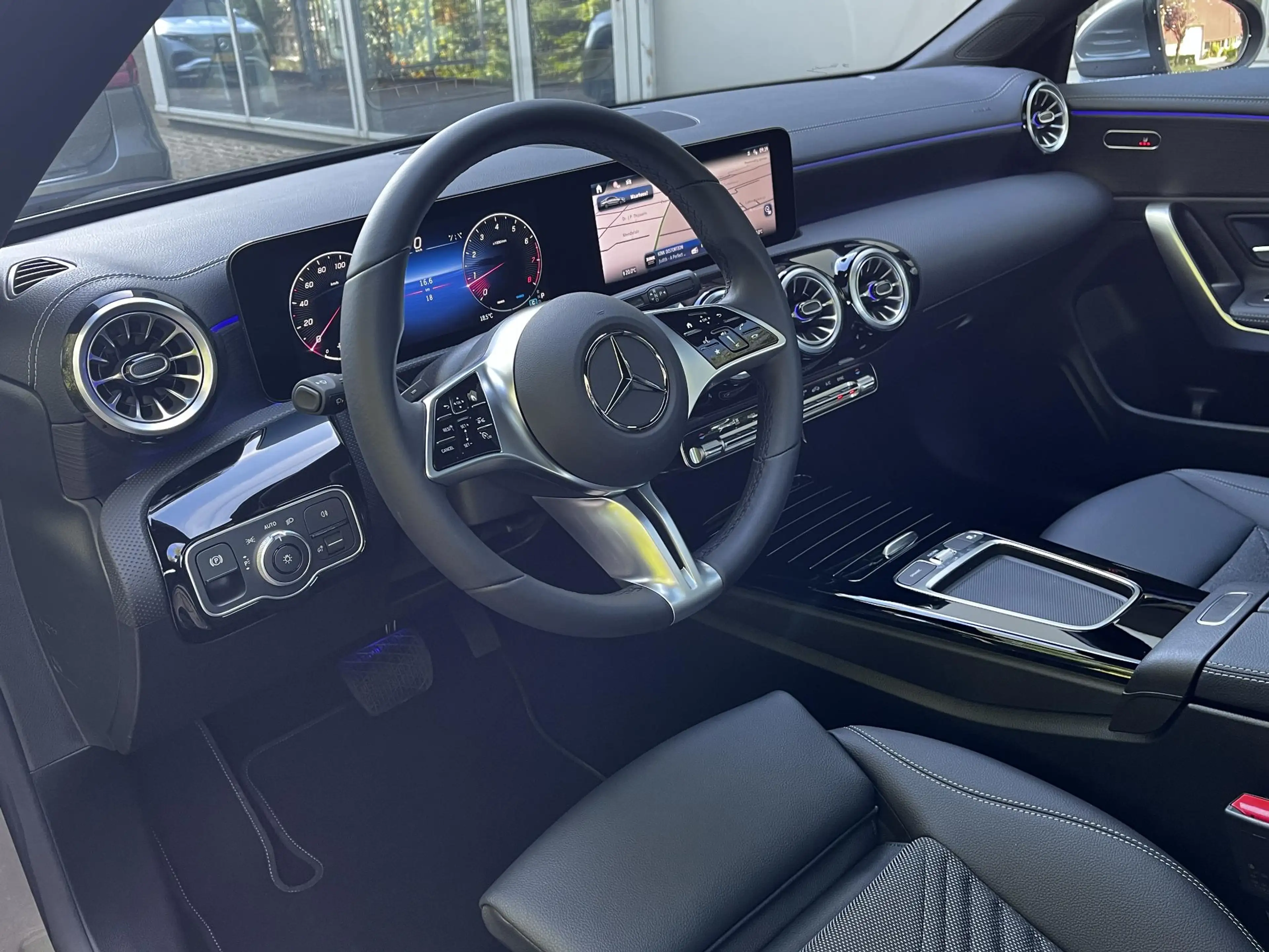 Mercedes-Benz CLA 180 Star Edition Luxury | Panoramadak | Apple CarPlay — photo 15