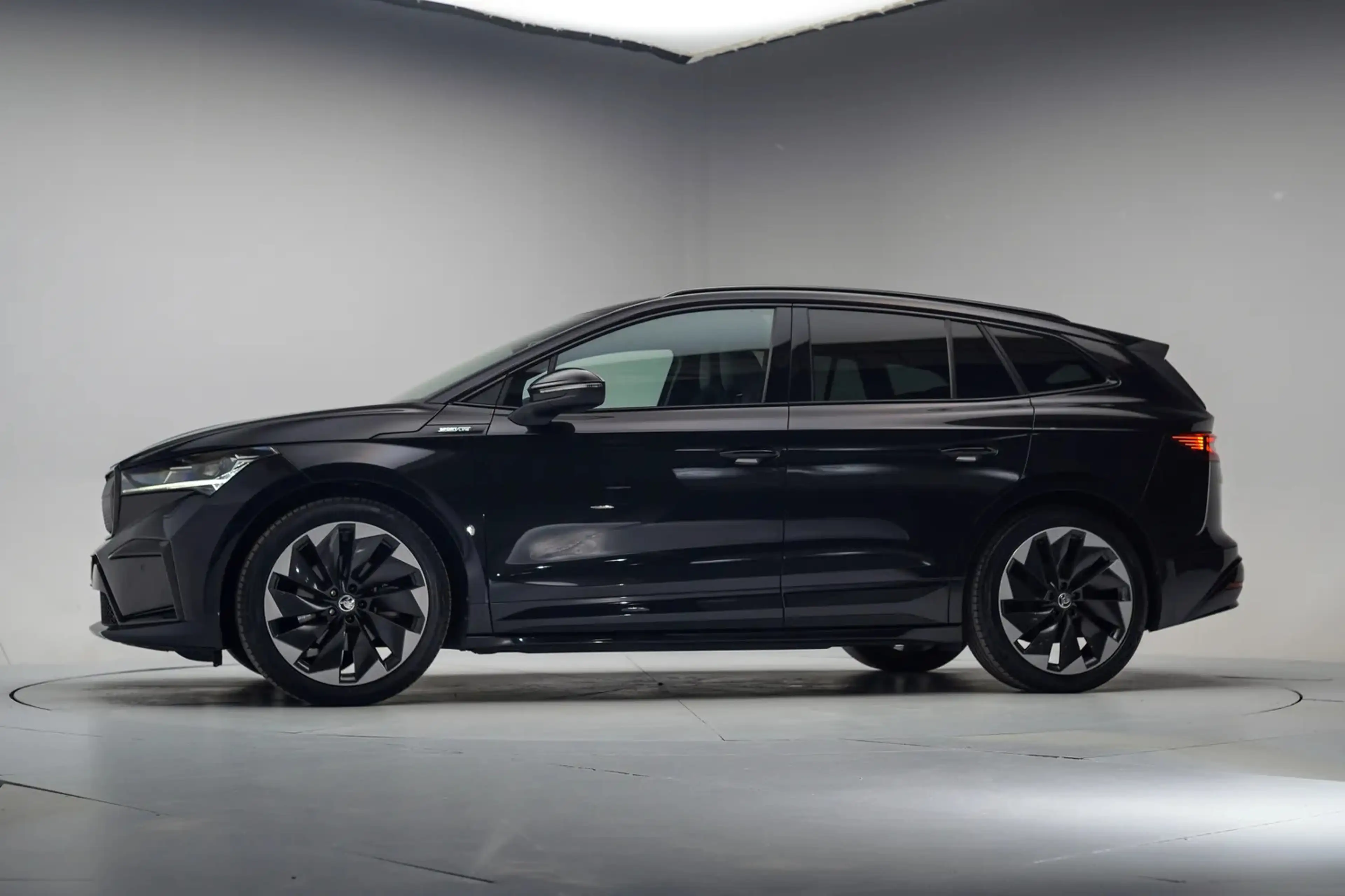 Skoda Enyaq iV 60 Sportline 3-Fase [ Trekhaak Navi Half-leder — photo 2