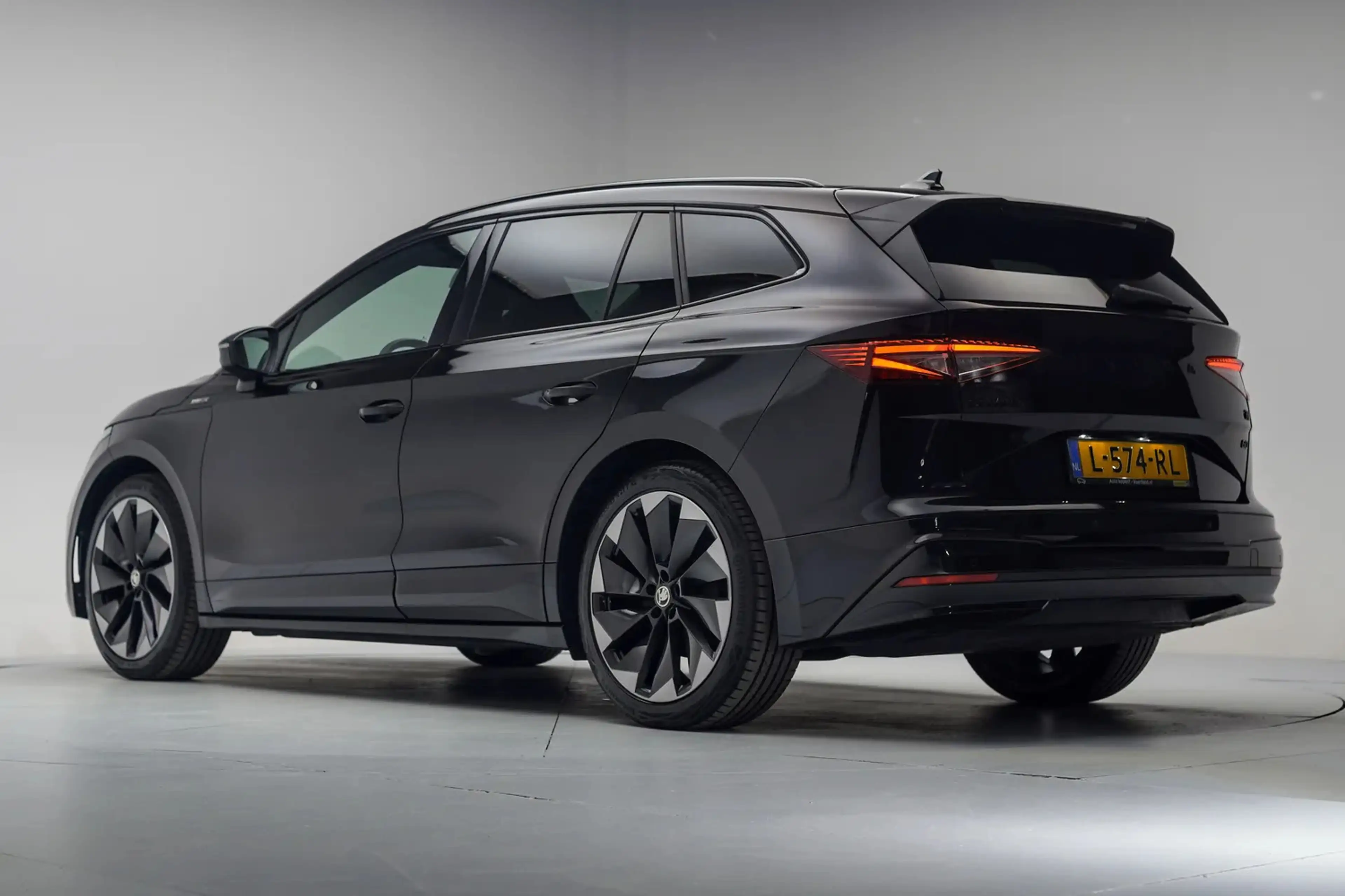 Skoda Enyaq iV 60 Sportline 3-Fase [ Trekhaak Navi Half-leder — photo 3