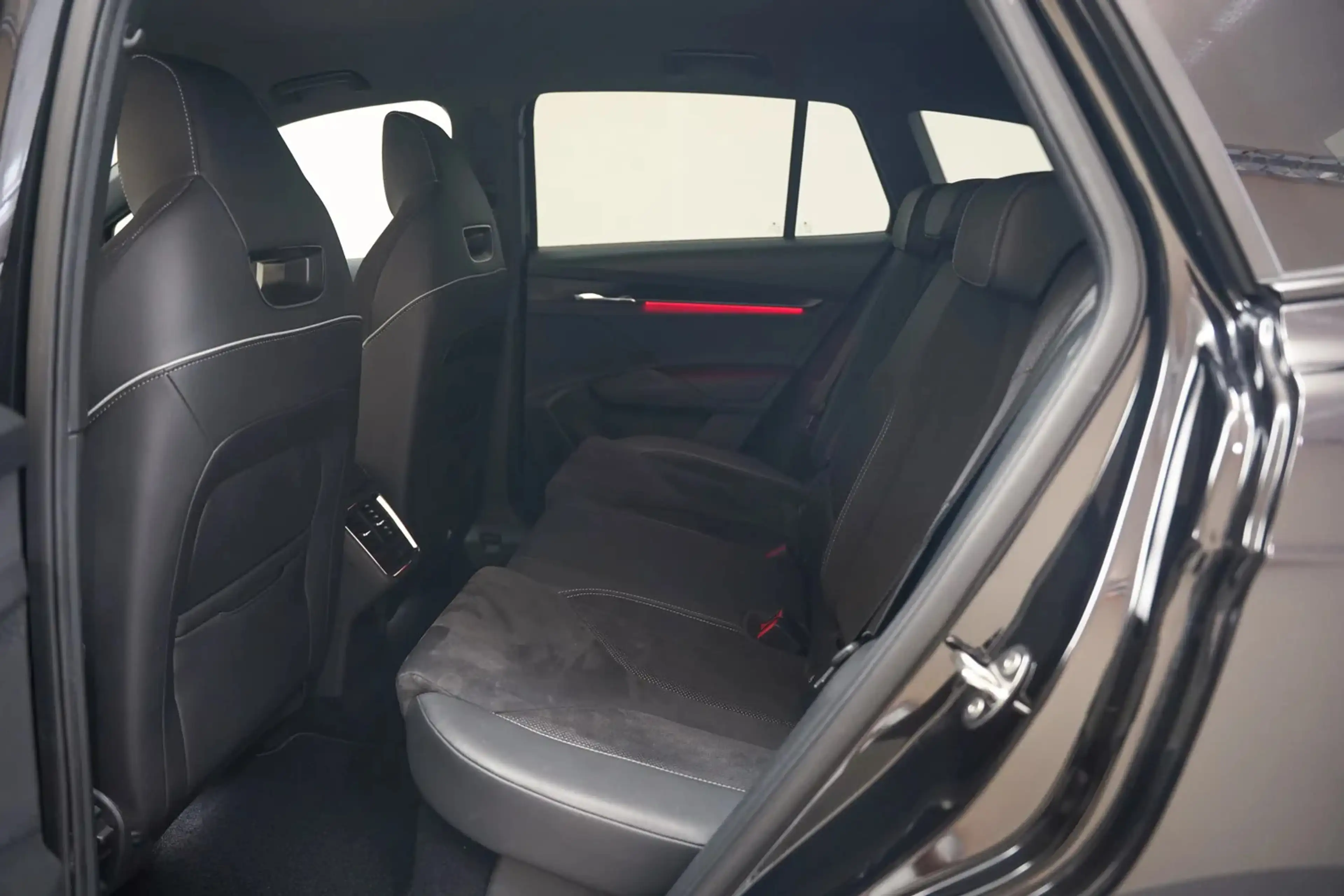 Skoda Enyaq iV 60 Sportline 3-Fase [ Trekhaak Navi Half-leder — photo 11