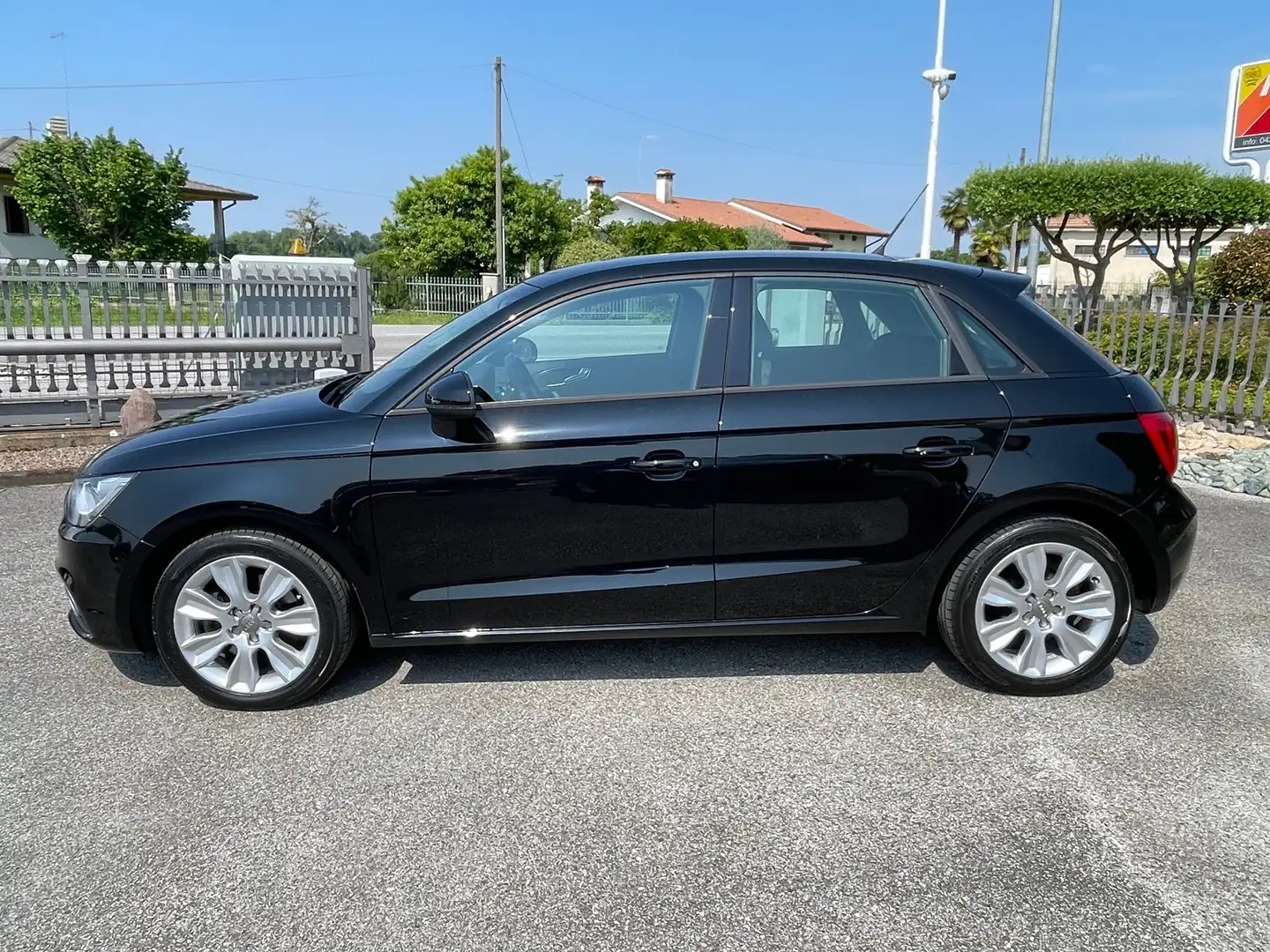 Audi A1 A1 Sportback 1.6 tdi Ambition 105cv Noir - 2