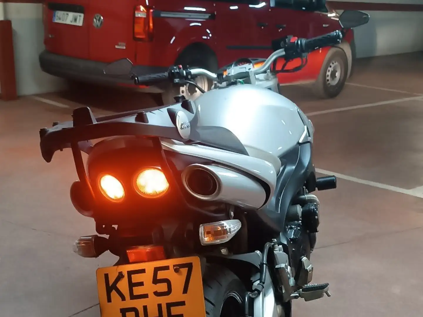 Suzuki GSR 600 Baul Givi de 52l Šedá - 1