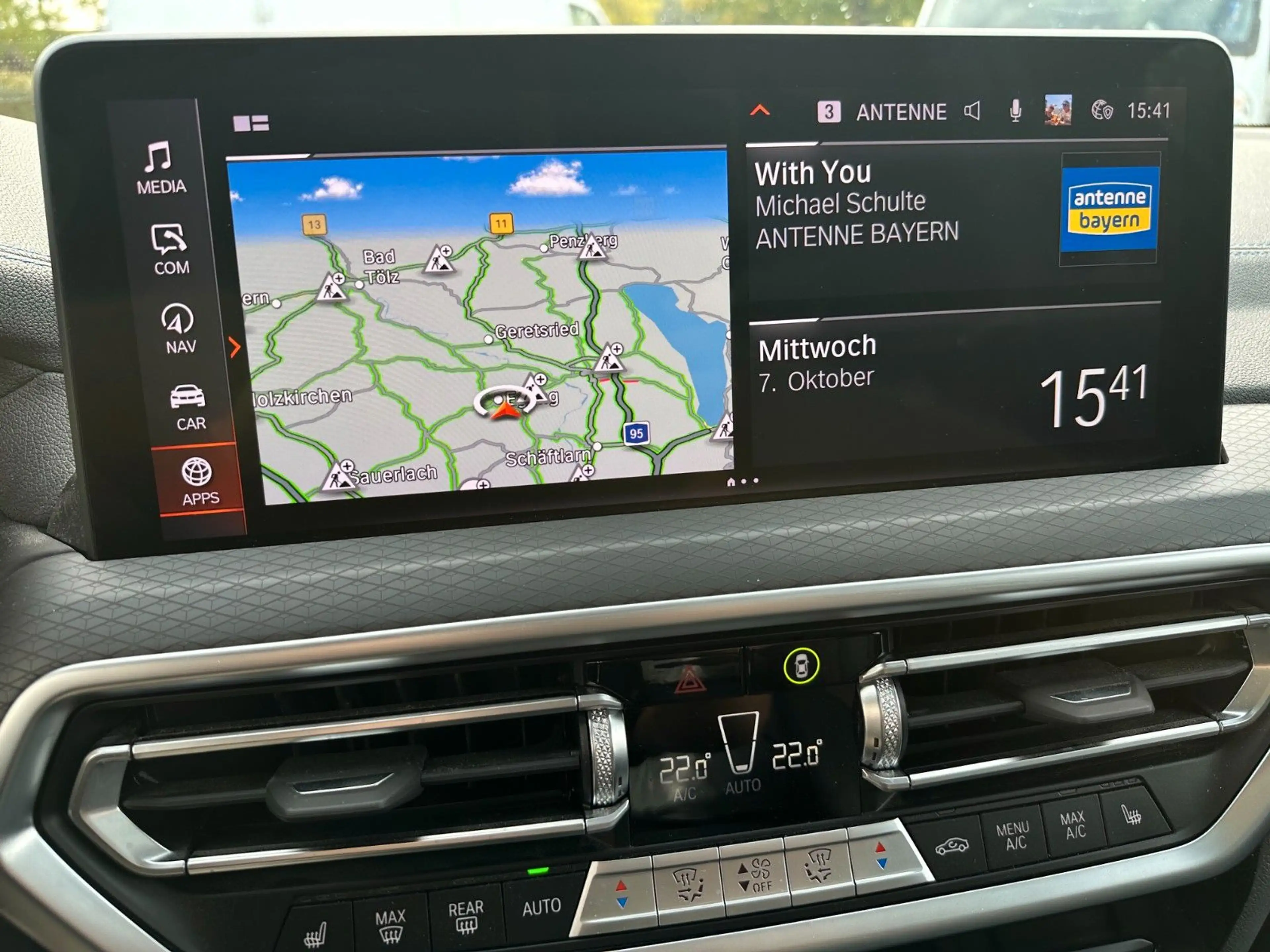 BMW X3 30i M Sport Laser HUD 20" Panorama DAB AHK — photo 11