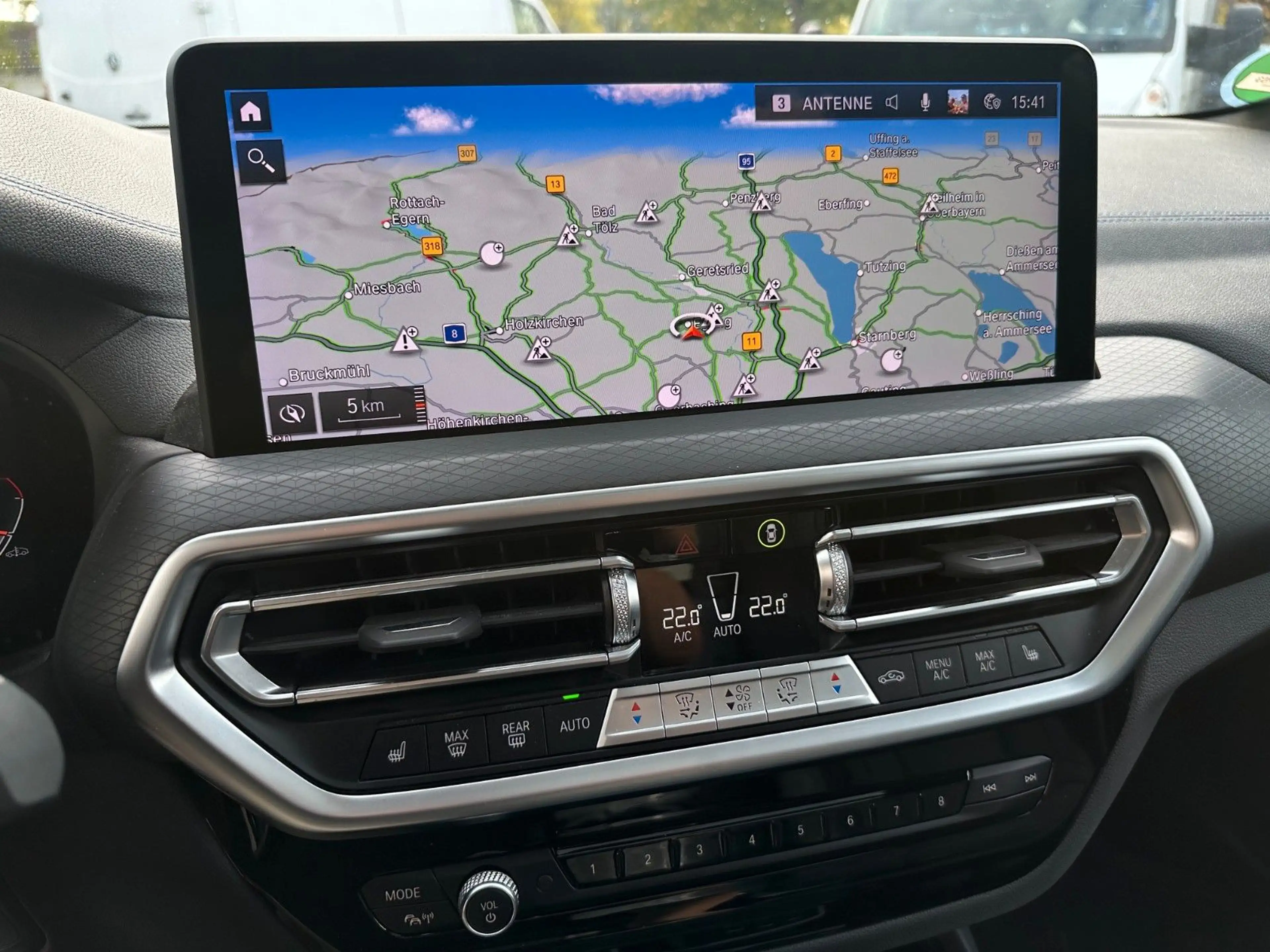 BMW X3 30i M Sport Laser HUD 20" Panorama DAB AHK — photo 10