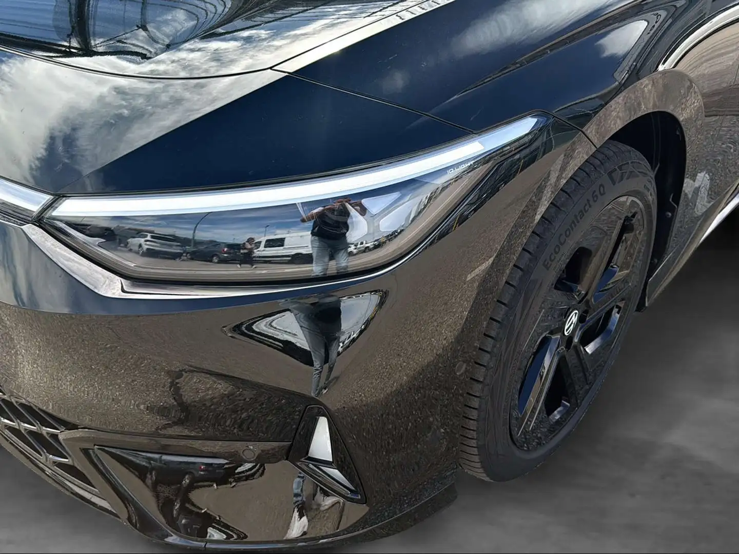 Volkswagen ID.7 Tourer GTX 4MOTION 250 kW Business Schwarz - 2