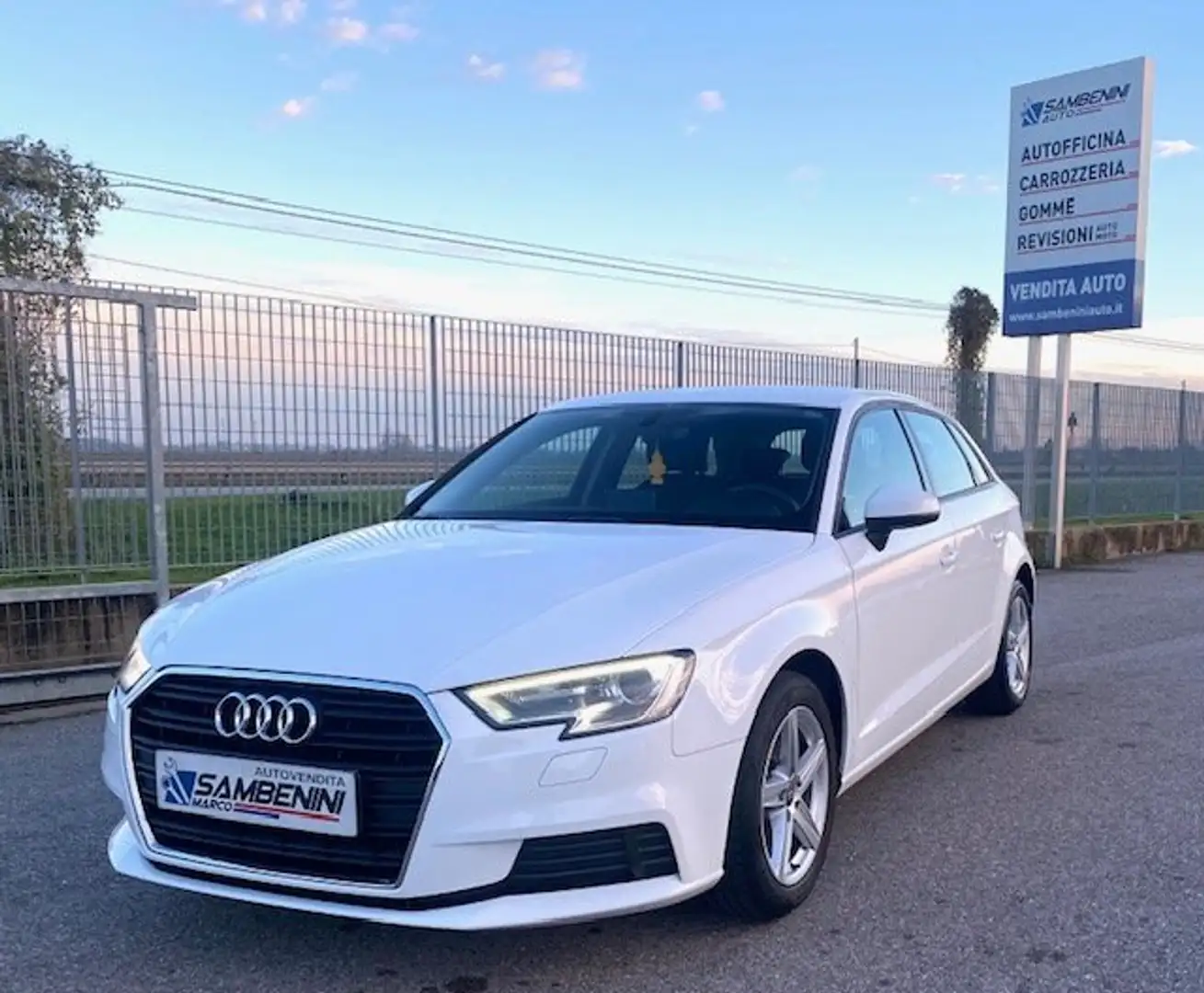 Audi A3 A3 Sportback 30 1.0 tfsi Admired 116cv Weiß - 1
