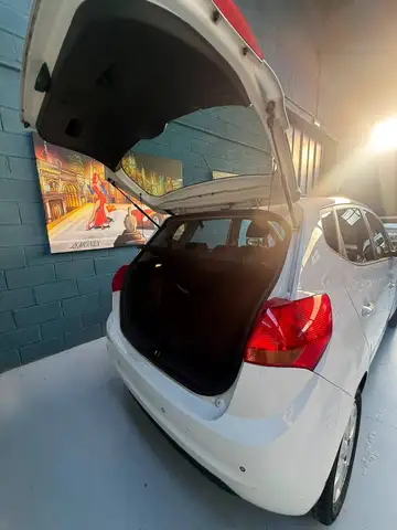 Kia Venga view 7