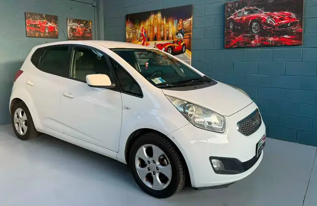 2010 Kia Venga in White for sale