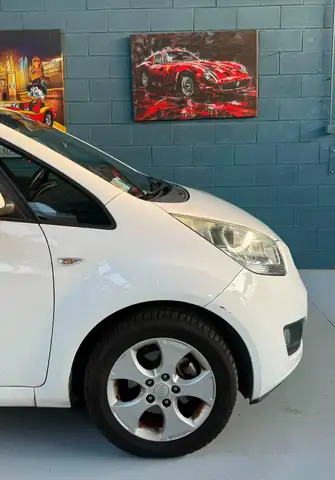 Kia Venga view 2