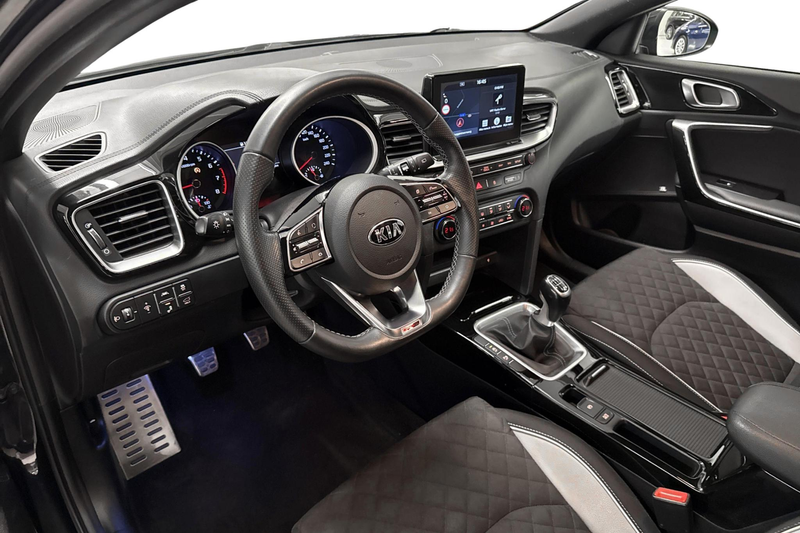 Kia ProCeed / pro_cee'd GT Line 1.0 T-GDI 120 ISG — photo 11