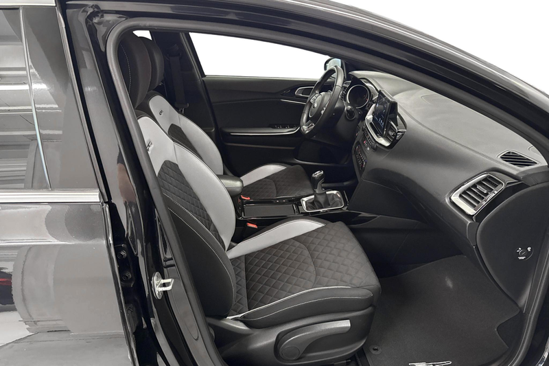 Kia ProCeed / pro_cee'd GT Line 1.0 T-GDI 120 ISG — photo 6