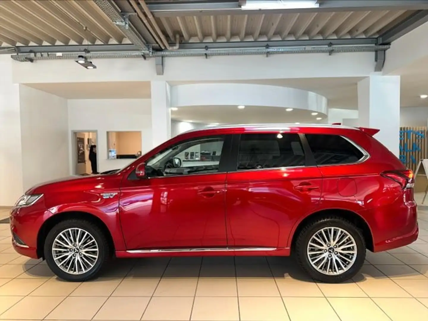 Mitsubishi Outlander Basis (Navi, Kamera) Rojo - 2