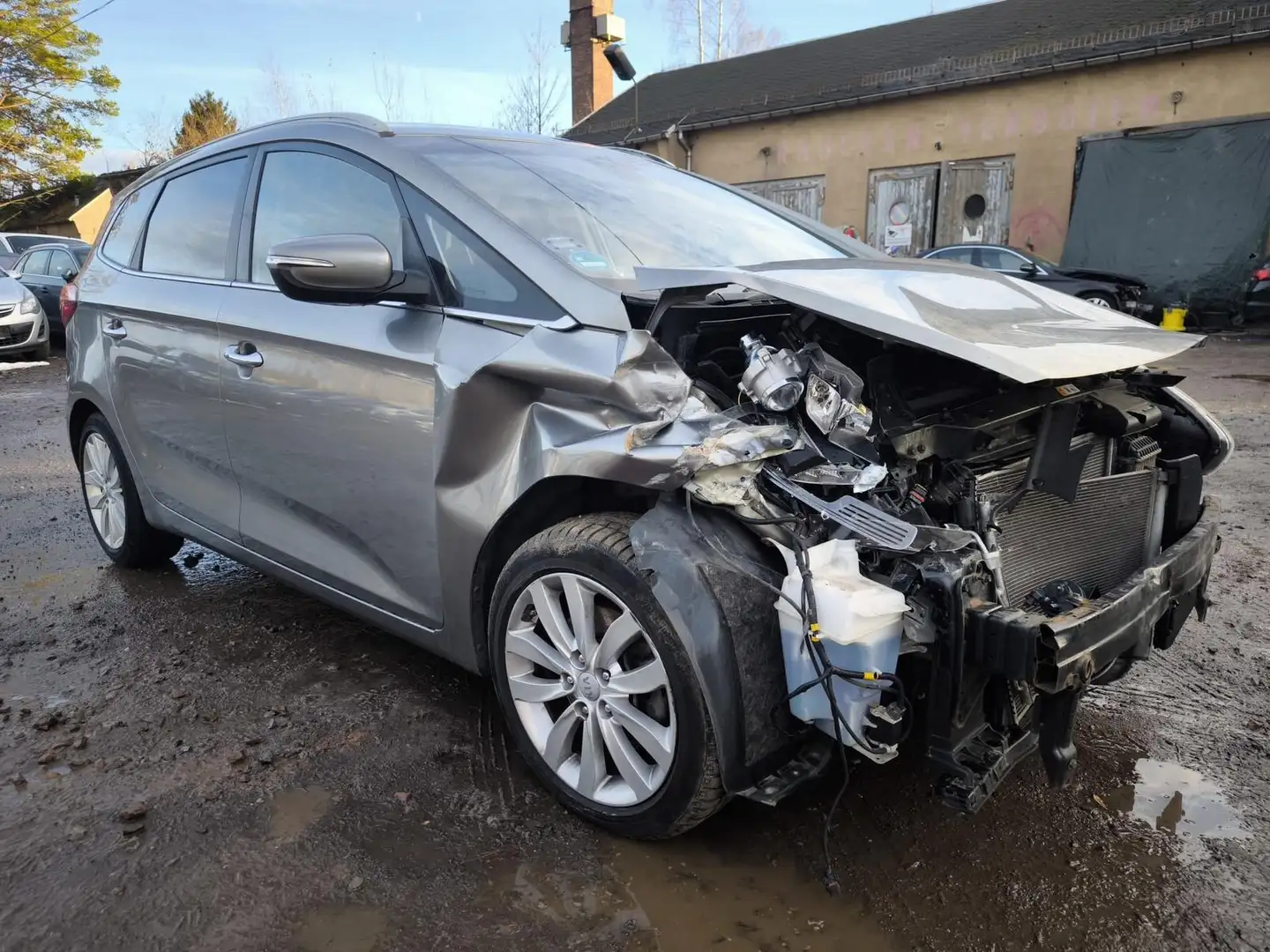 Kia Carens Edition 7 1.7 CRDi Automatik Motor läuft - 1