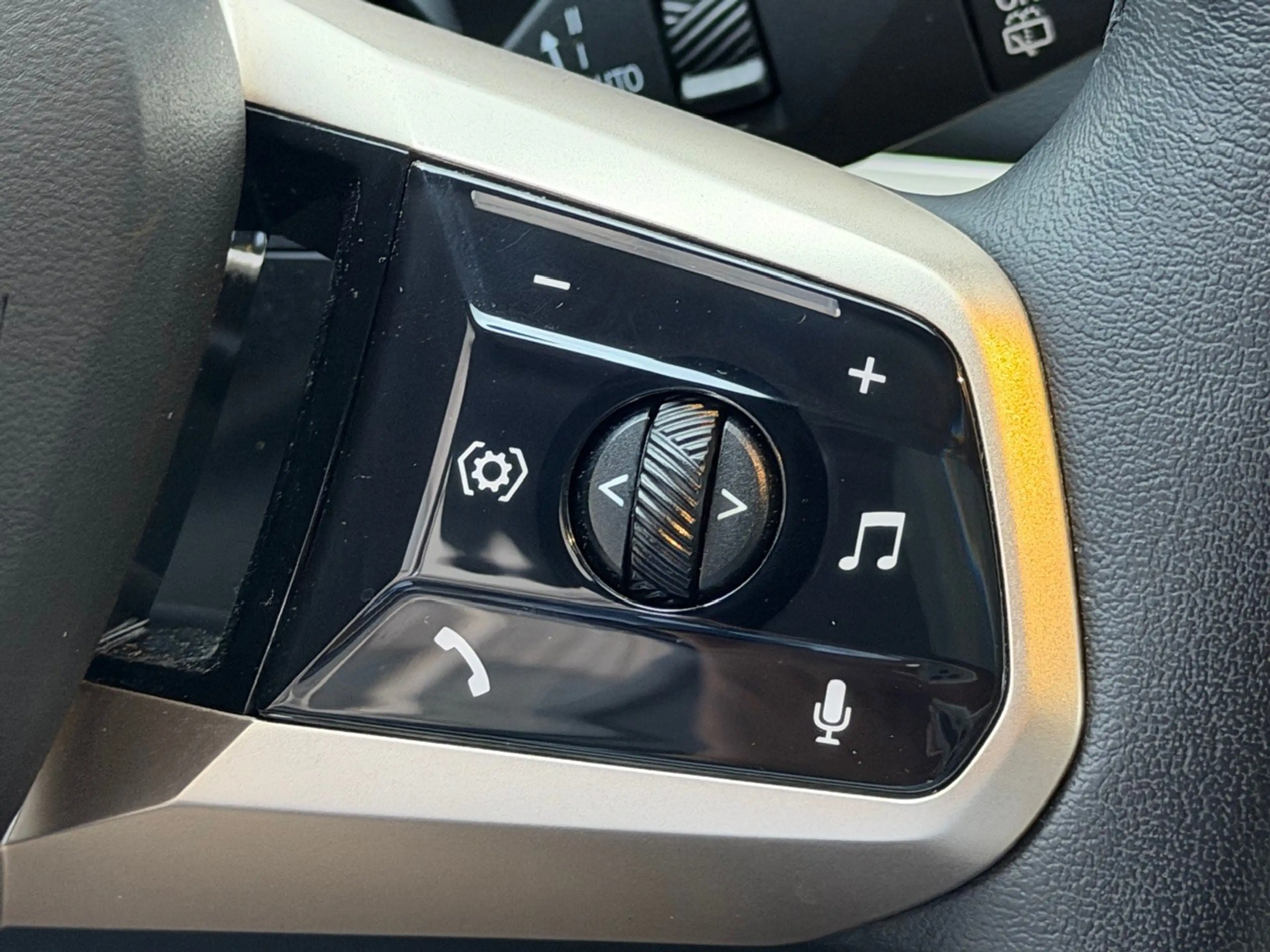 BMW iX xDrive 40 | MASSAGE | PANO | LASER | HUD — photo 11