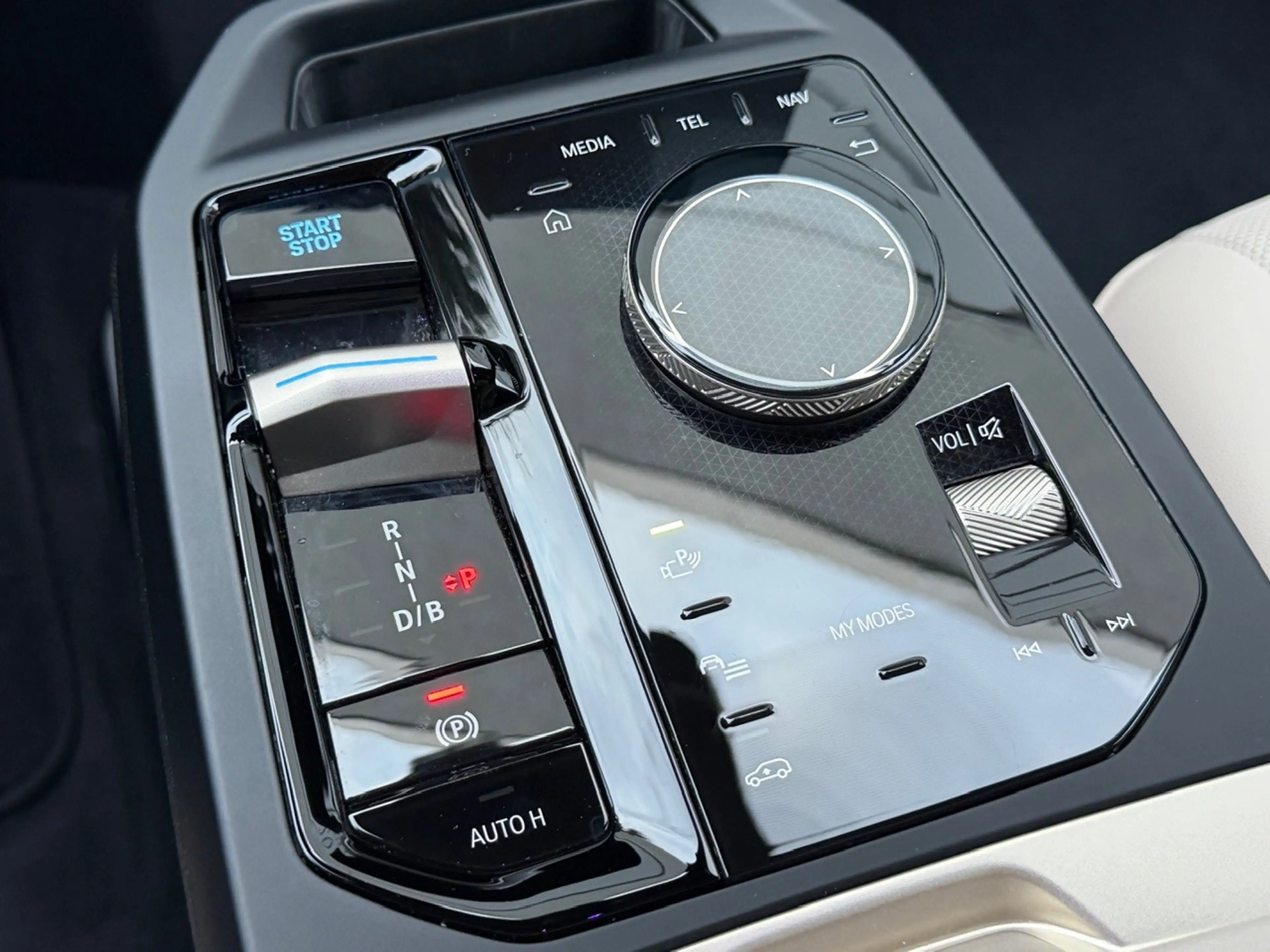BMW iX xDrive 40 | MASSAGE | PANO | LASER | HUD — photo 26
