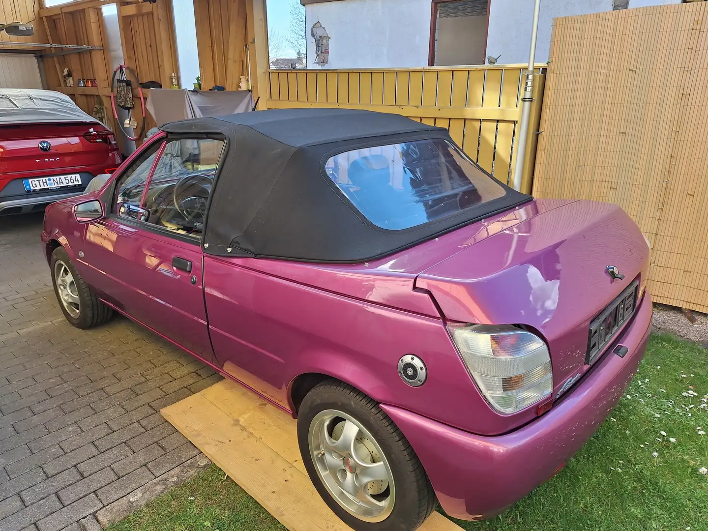 Ford Fiesta Cabrio / Roadster Red - 1