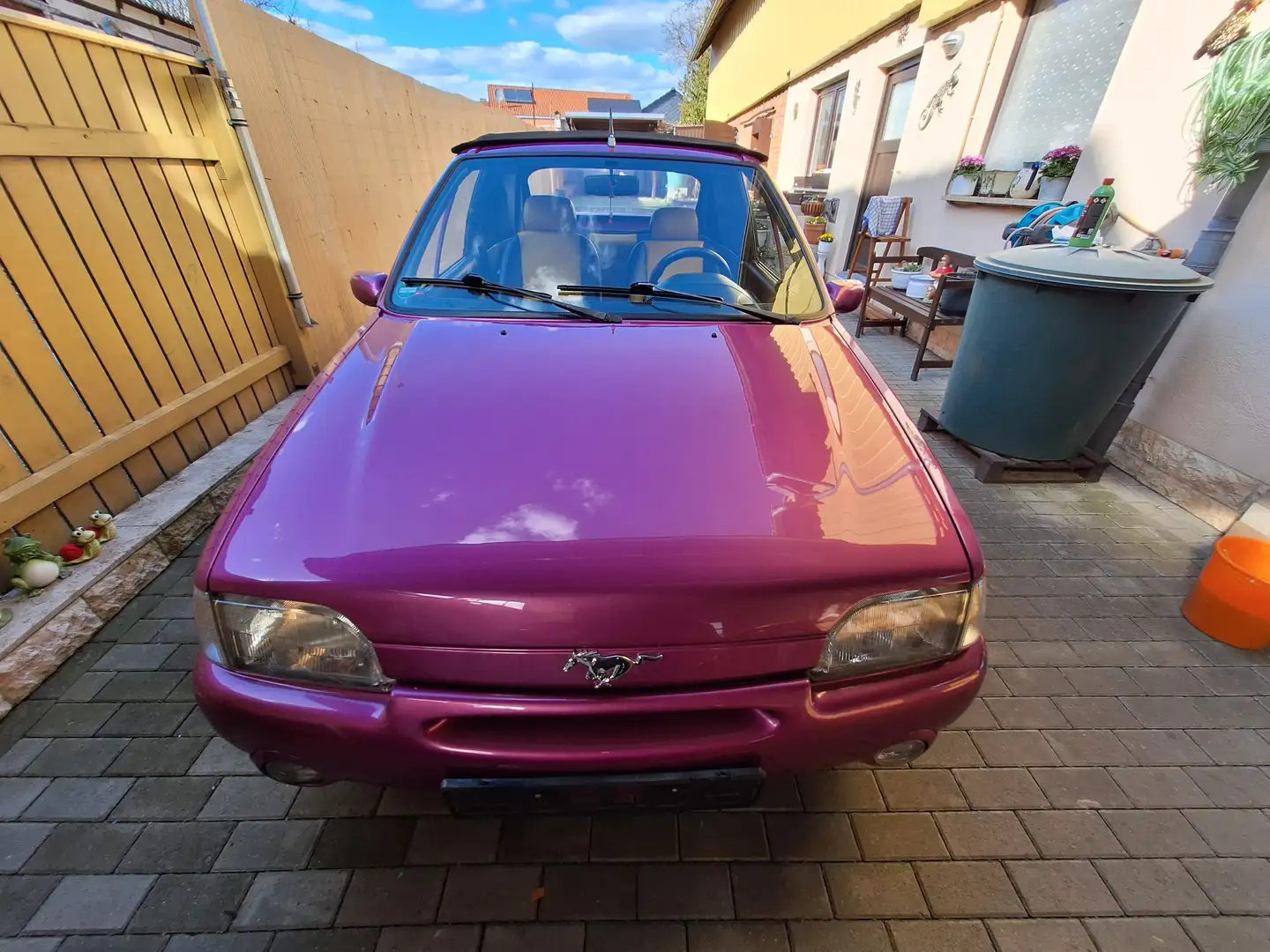Ford Fiesta Cabrio / Roadster Red - 2