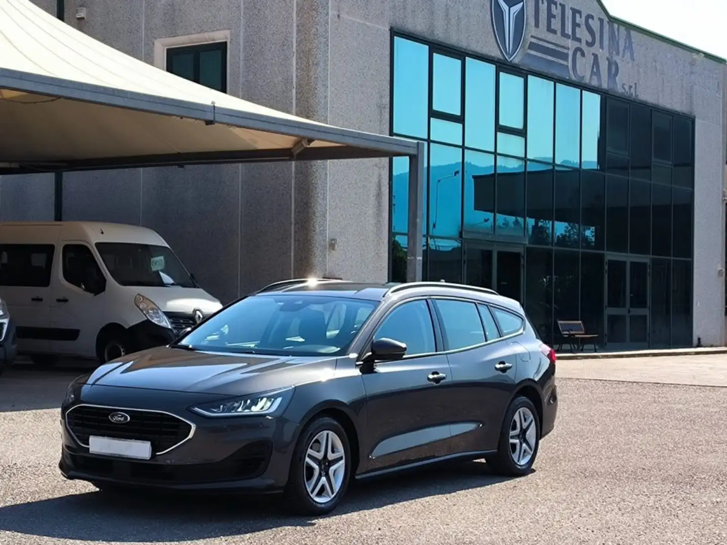 Ford Focus 1.5 EcoBlue 120 CV automatico SW Business Grigio - 2
