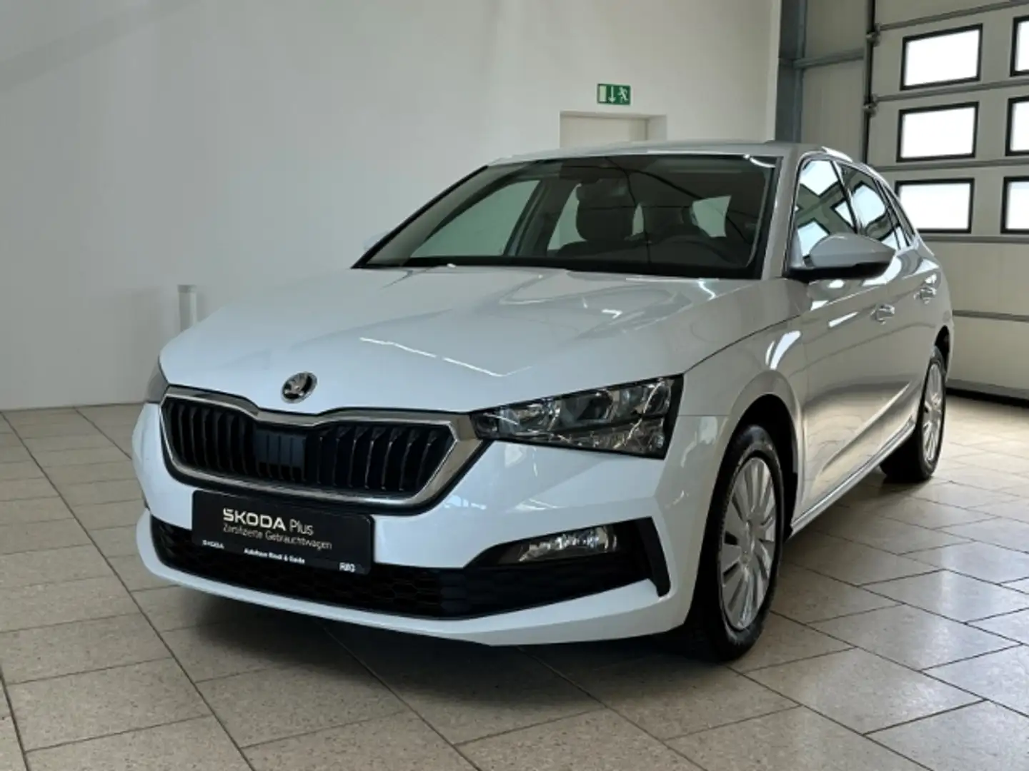 Skoda Scala Cool Plus 1.0 TSI SHZ Freisprech Klima PDC Blanc - 2