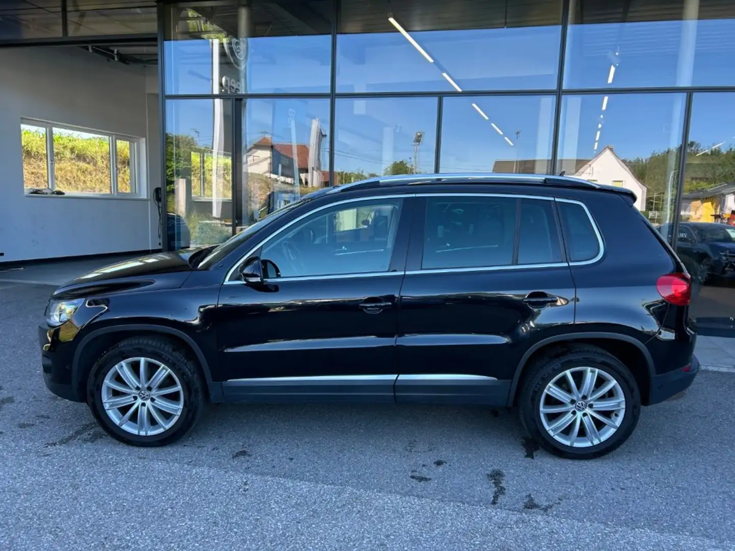 Volkswagen Tiguan 2,0 TDI BMT 4Motion Sky DPF DSG Noir - 2