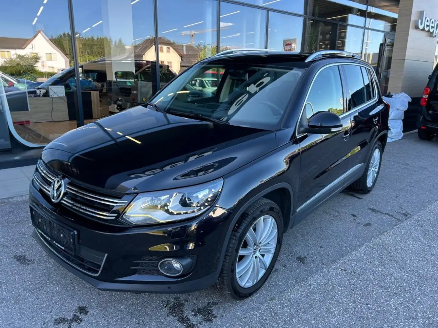 Volkswagen Tiguan 2,0 TDI BMT 4Motion Sky DPF DSG Noir - 1