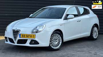 1.4 T Distinctive | Cruise | Clima | NAP |