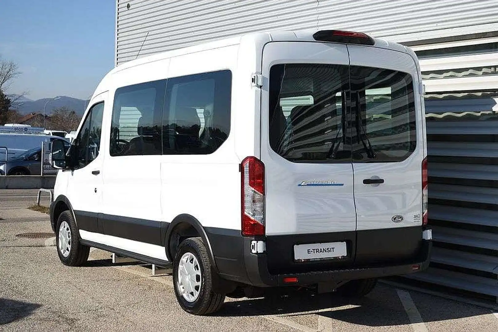 Ford E-Transit E-Transit Personentransporter 350 L2 Trend Weiß - 2