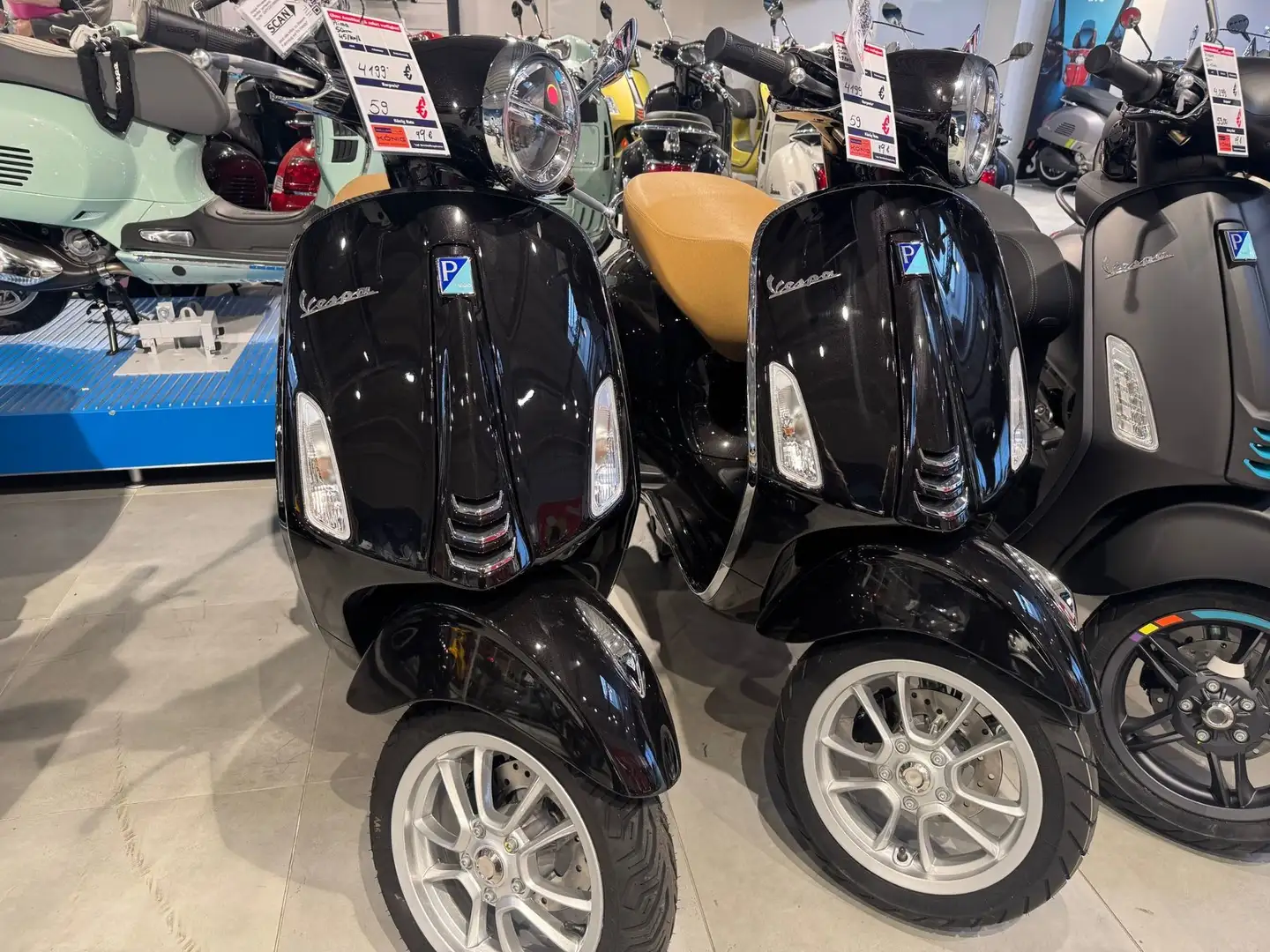 Vespa Primavera 50 ab 15 Jahre fahrbar Schwarz - 1