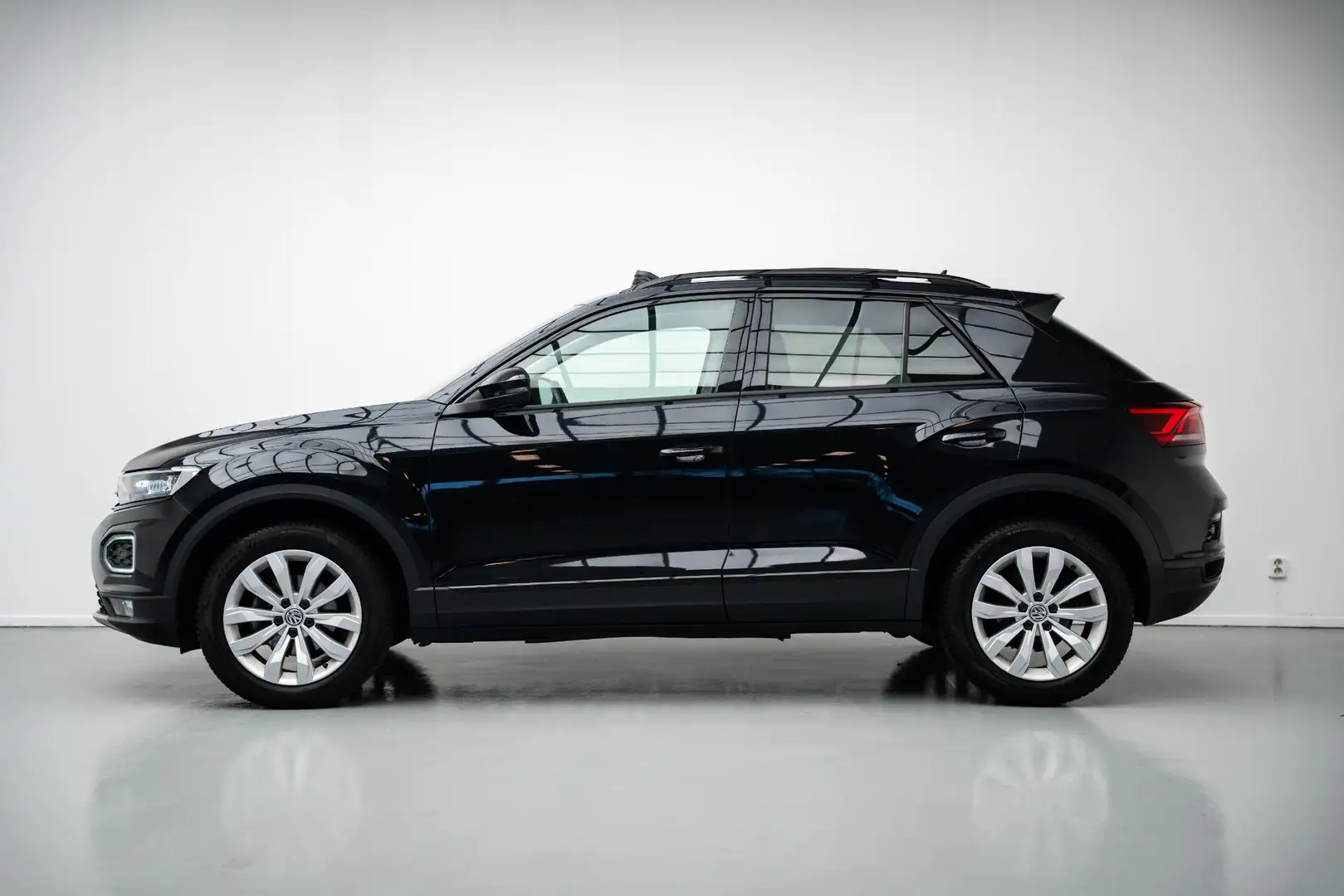 Volkswagen T-Roc 1.5 TSI Sport |Pano|ORG.NL|Carplay|ACC|Stoelverwar Schwarz - 2