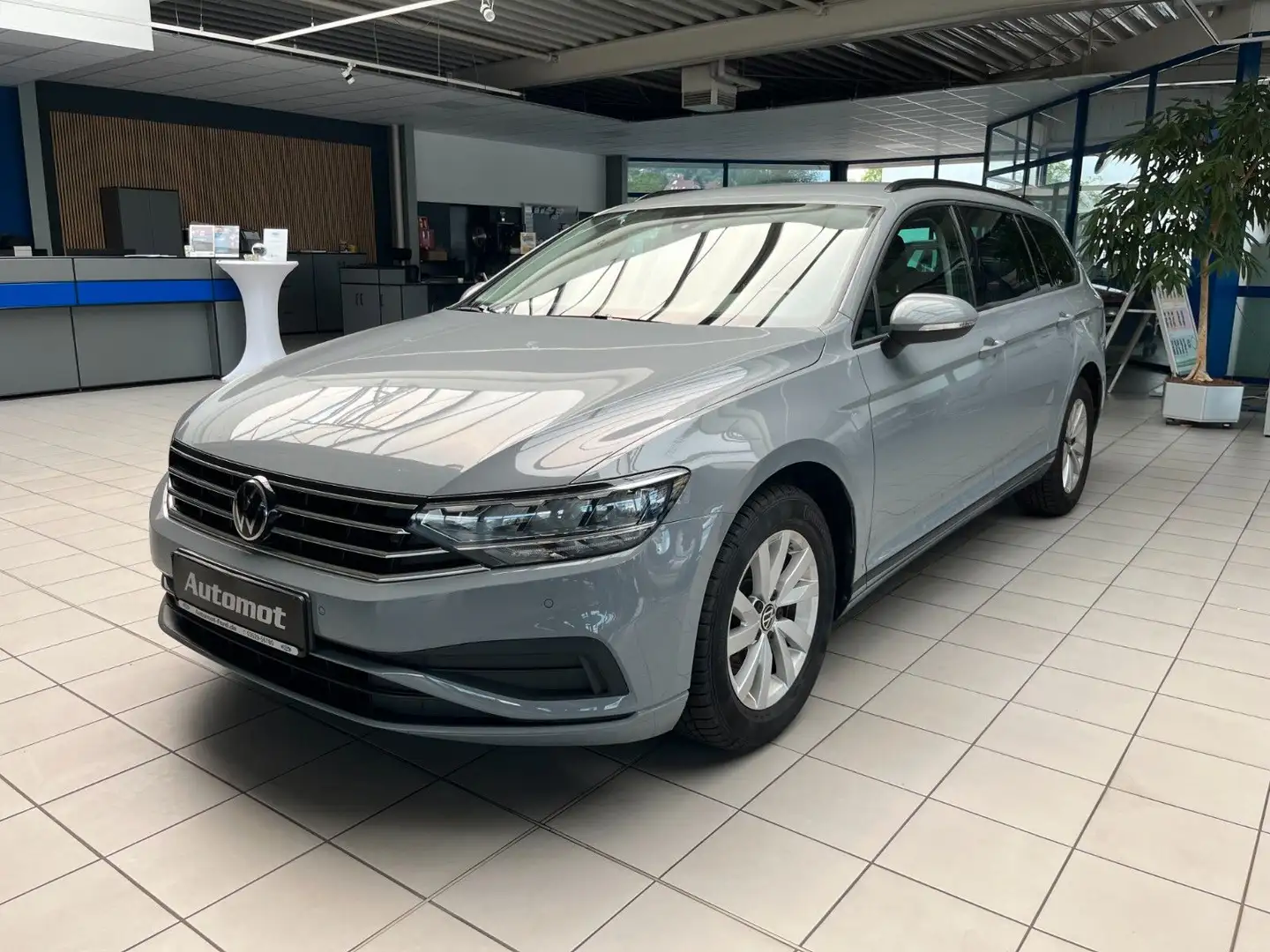 Volkswagen Passat Variant 2.0 TDCI Basis*LED*Navi*Sitzh. Gris - 2