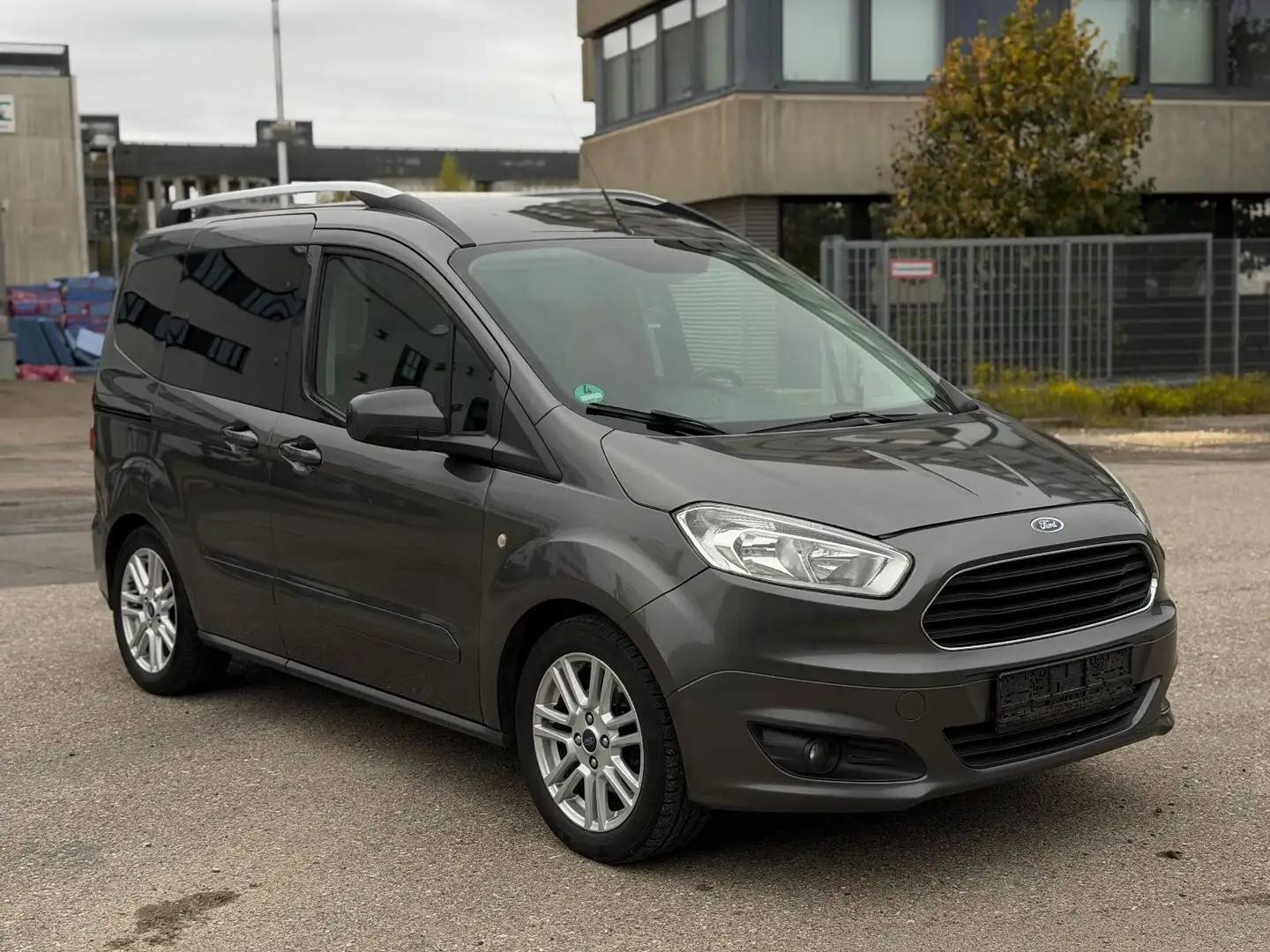 Ford Tourneo Courier Titanium 1.0 Klimaautomatik Grau - 2