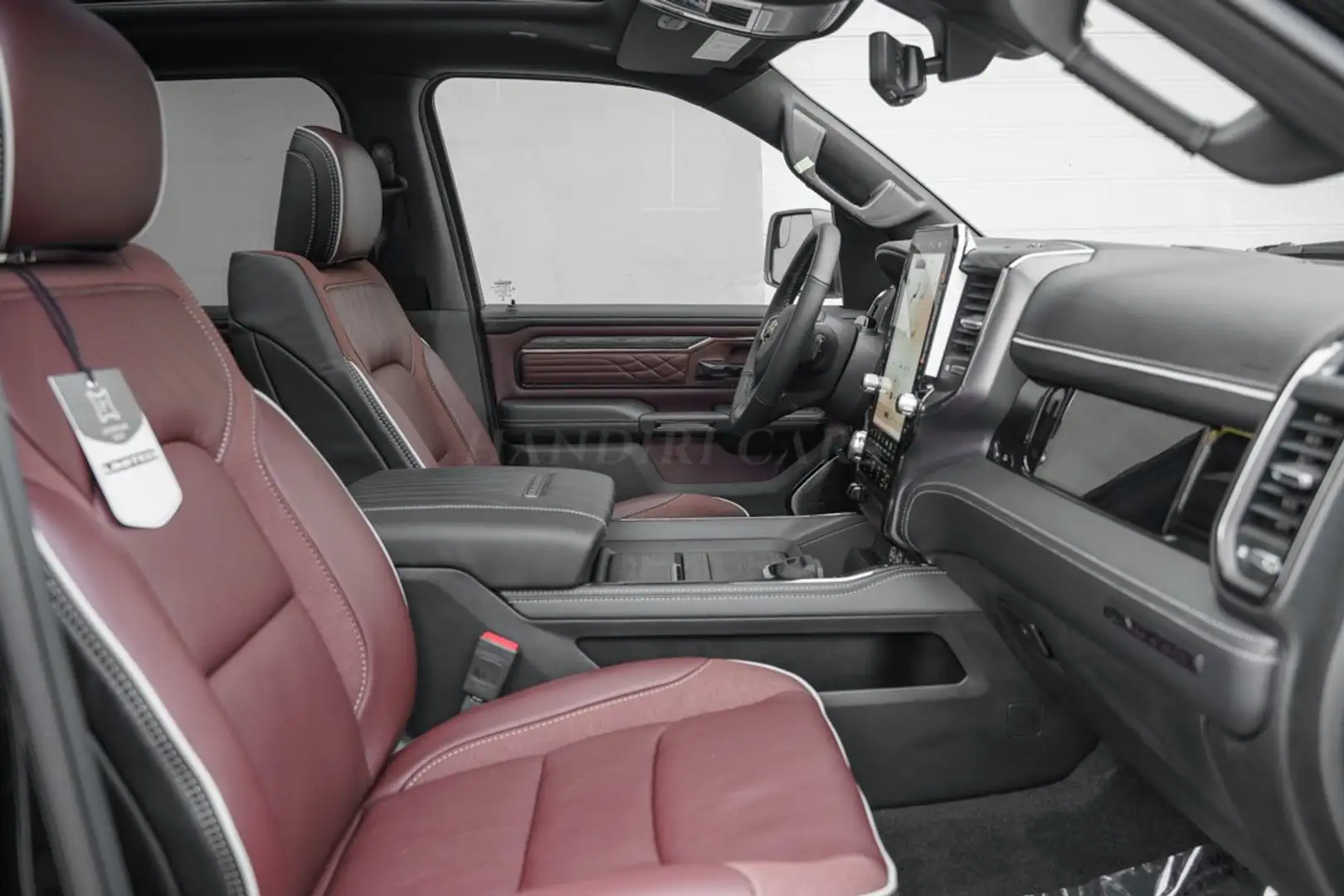 Dodge RAM 2025 LIMITED NIGHT 540 PK € 76000 +RED INTERIOR Zwart - 1