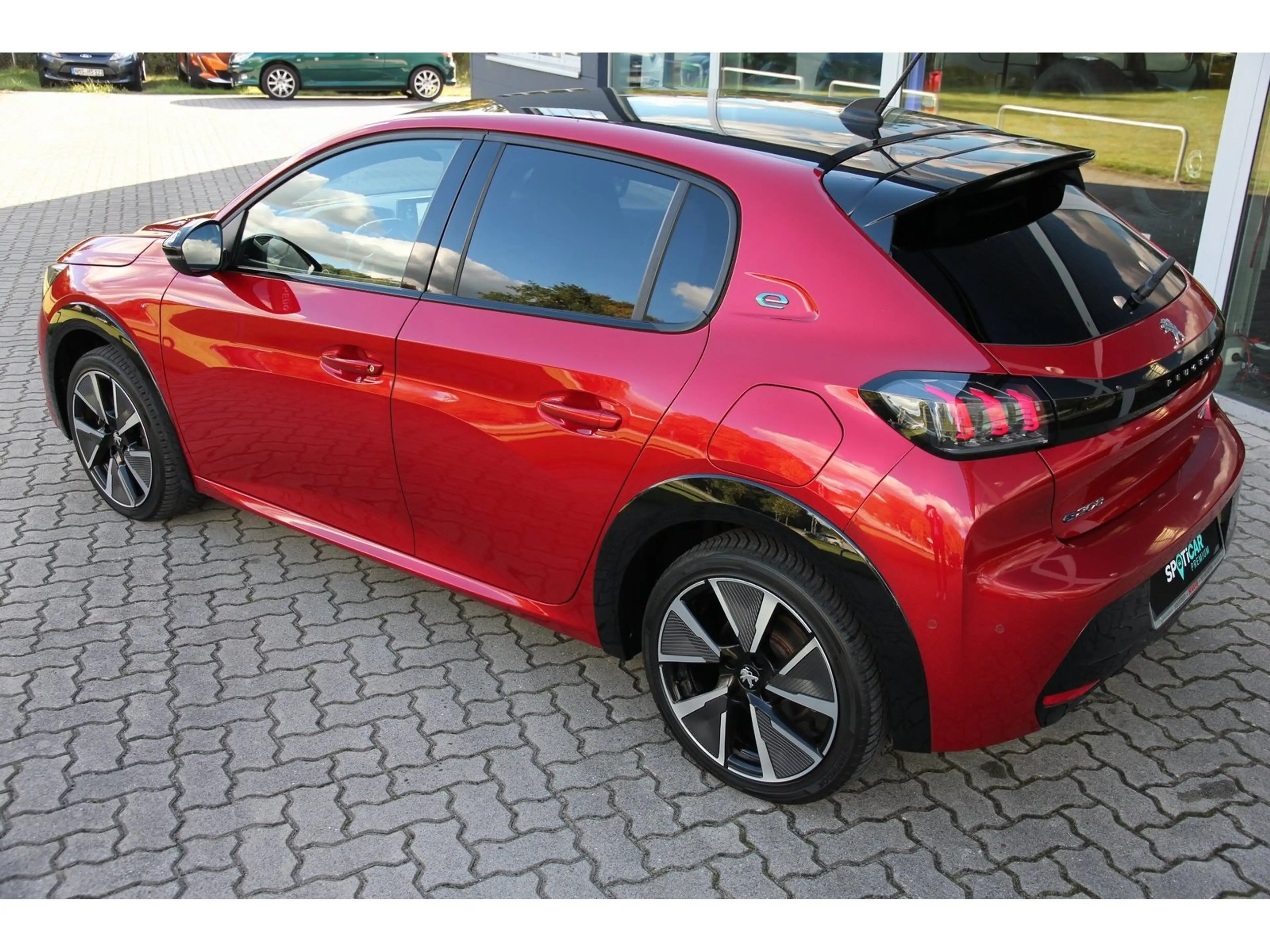 Peugeot 208 (e-) GT Pack Navi GJR ACC Kamera Full-LED — photo 4