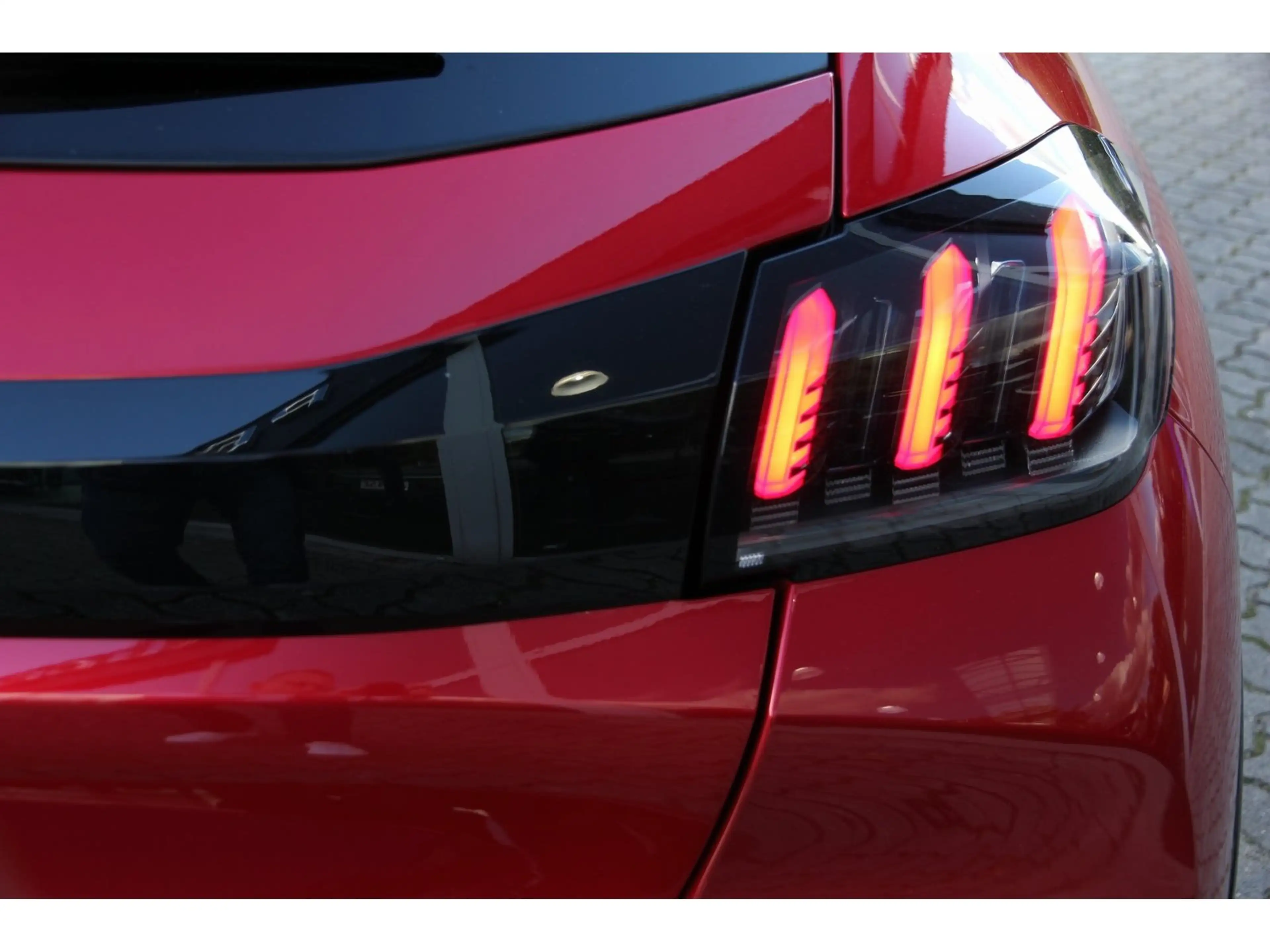 Peugeot 208 (e-) GT Pack Navi GJR ACC Kamera Full-LED — photo 6