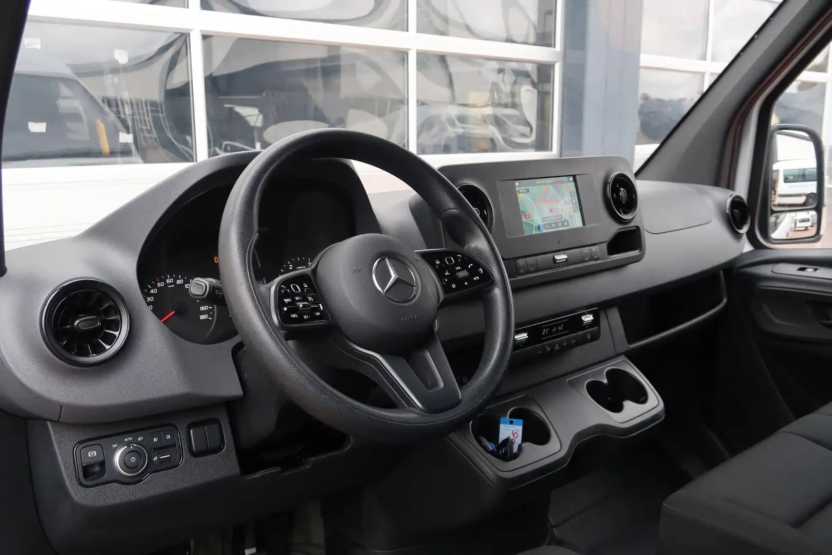 Mercedes-Benz Sprinter 319 CDI V6 L2H2 Mercedes-Benz Sprinter 319 CDI L2H Белый - 2