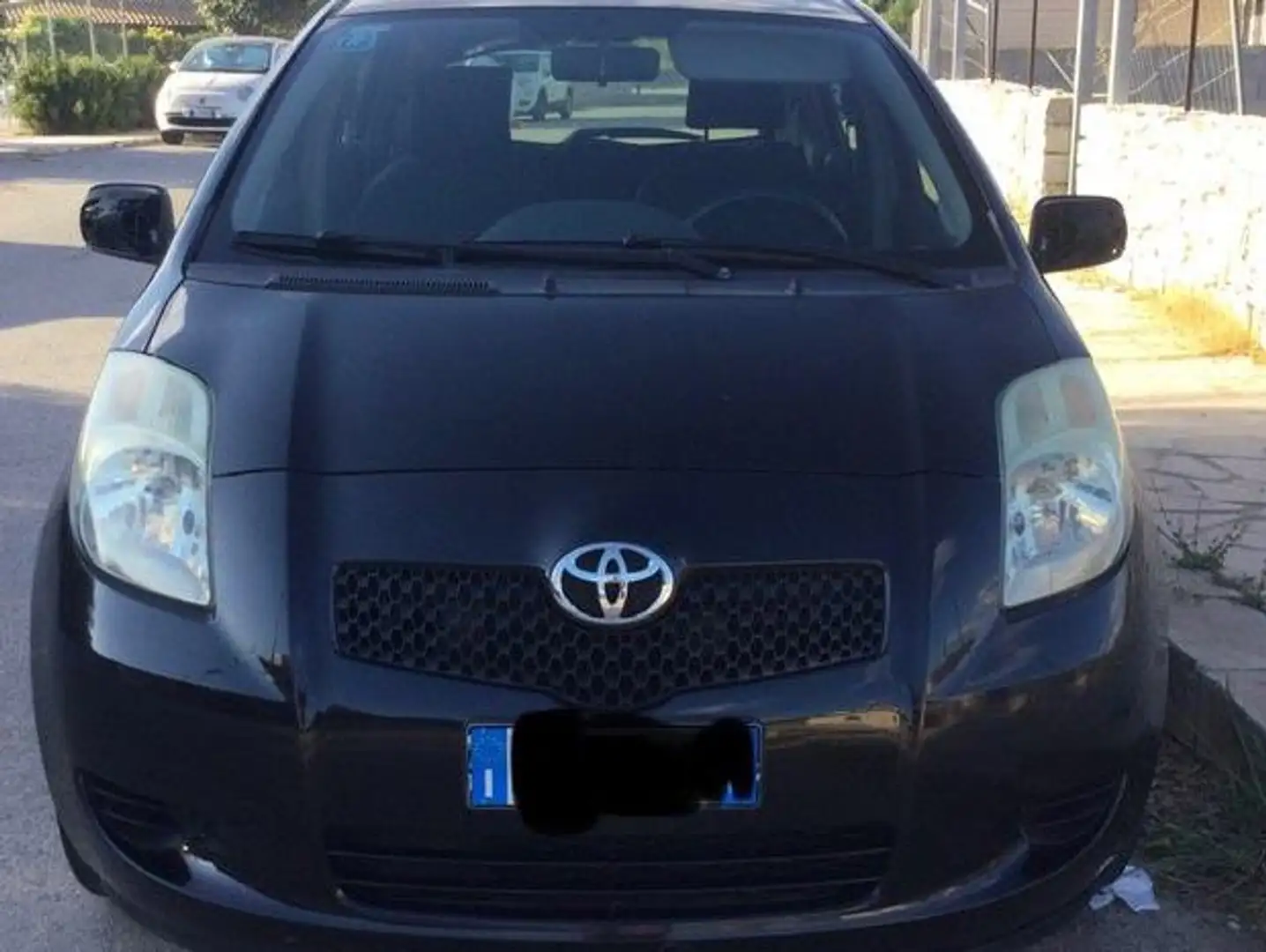 Toyota Yaris 1.0 benzina Nero - 1