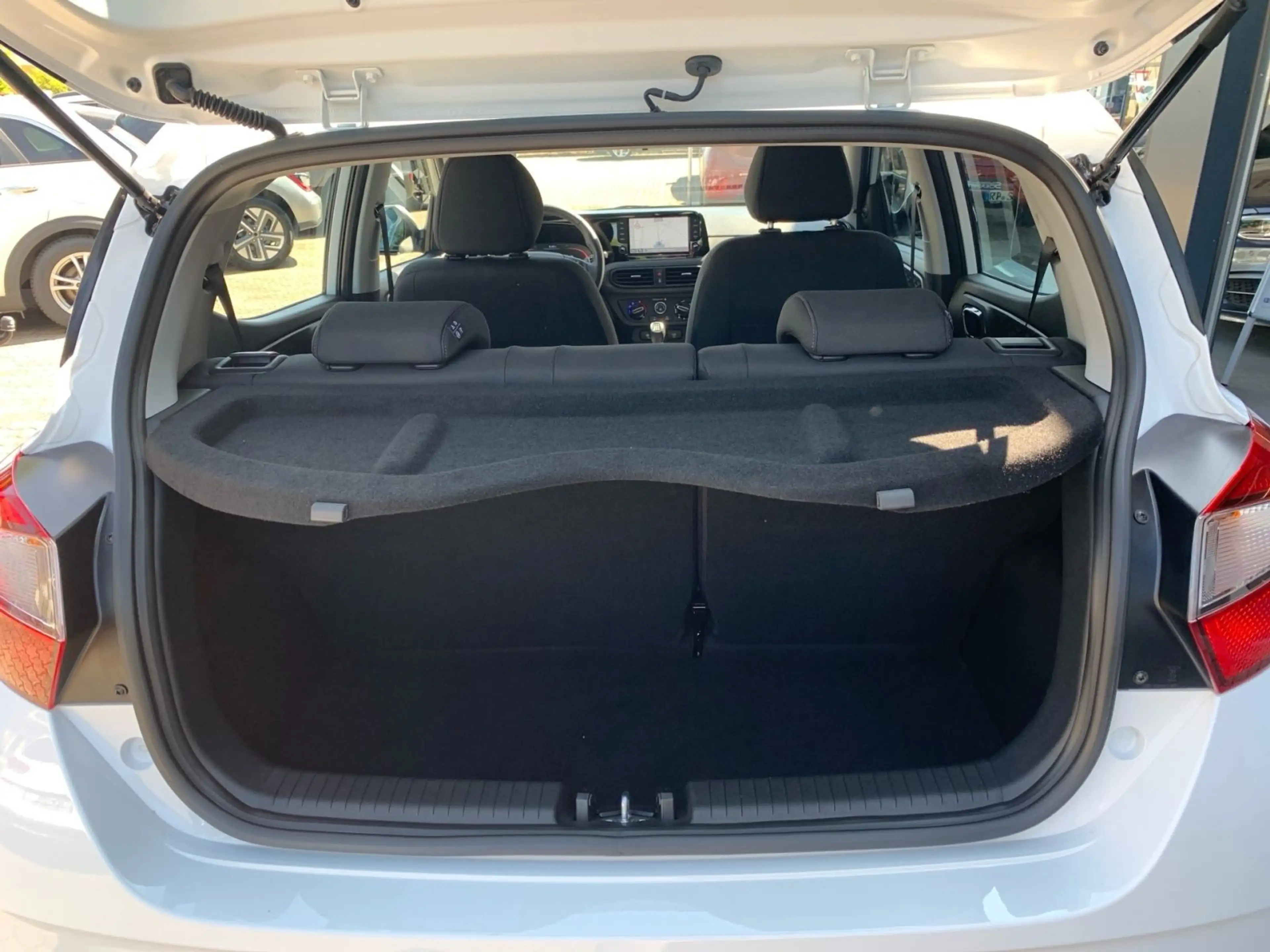 Hyundai i10 1.0 Select — photo 12