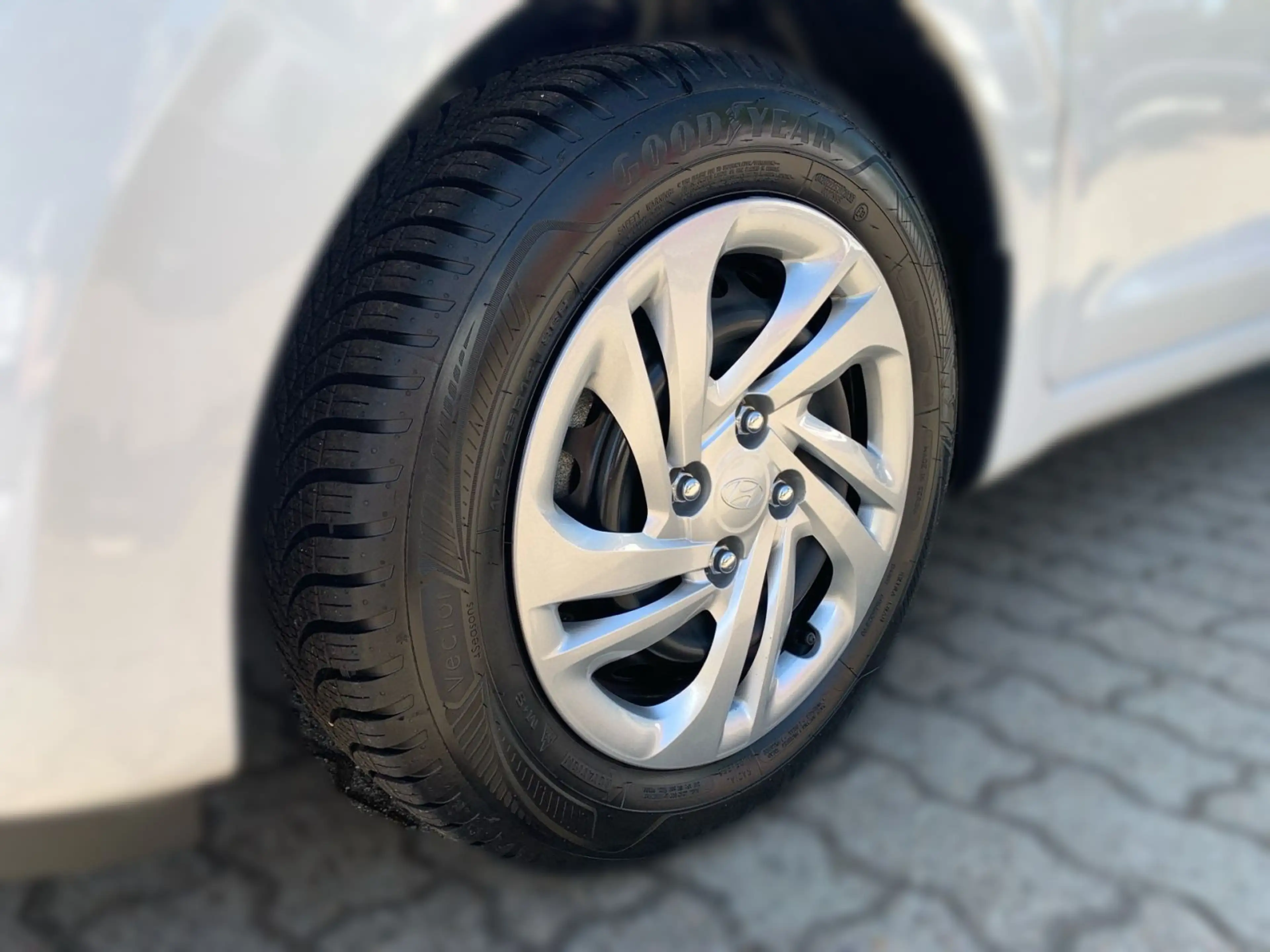 Hyundai i10 1.0 Select — photo 9