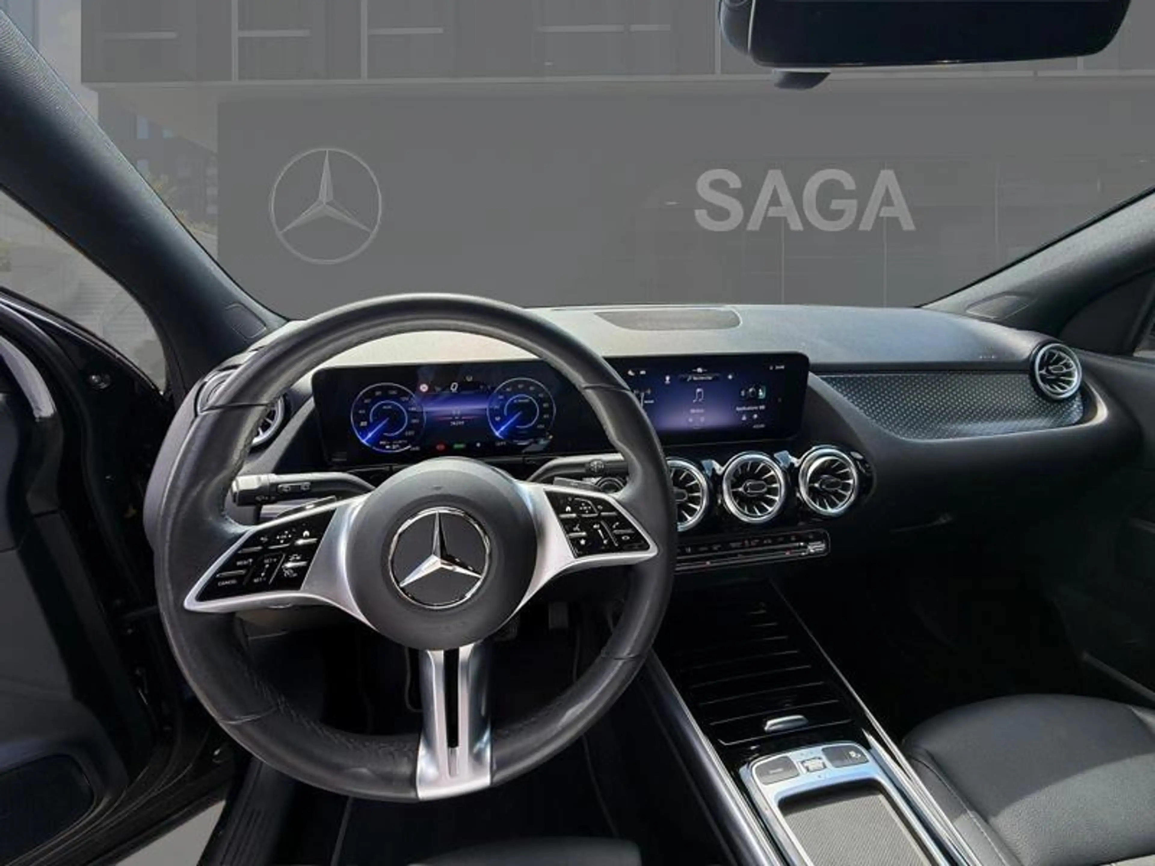 Mercedes-Benz EQA 300 4MATIC Luxury Line — photo 10
