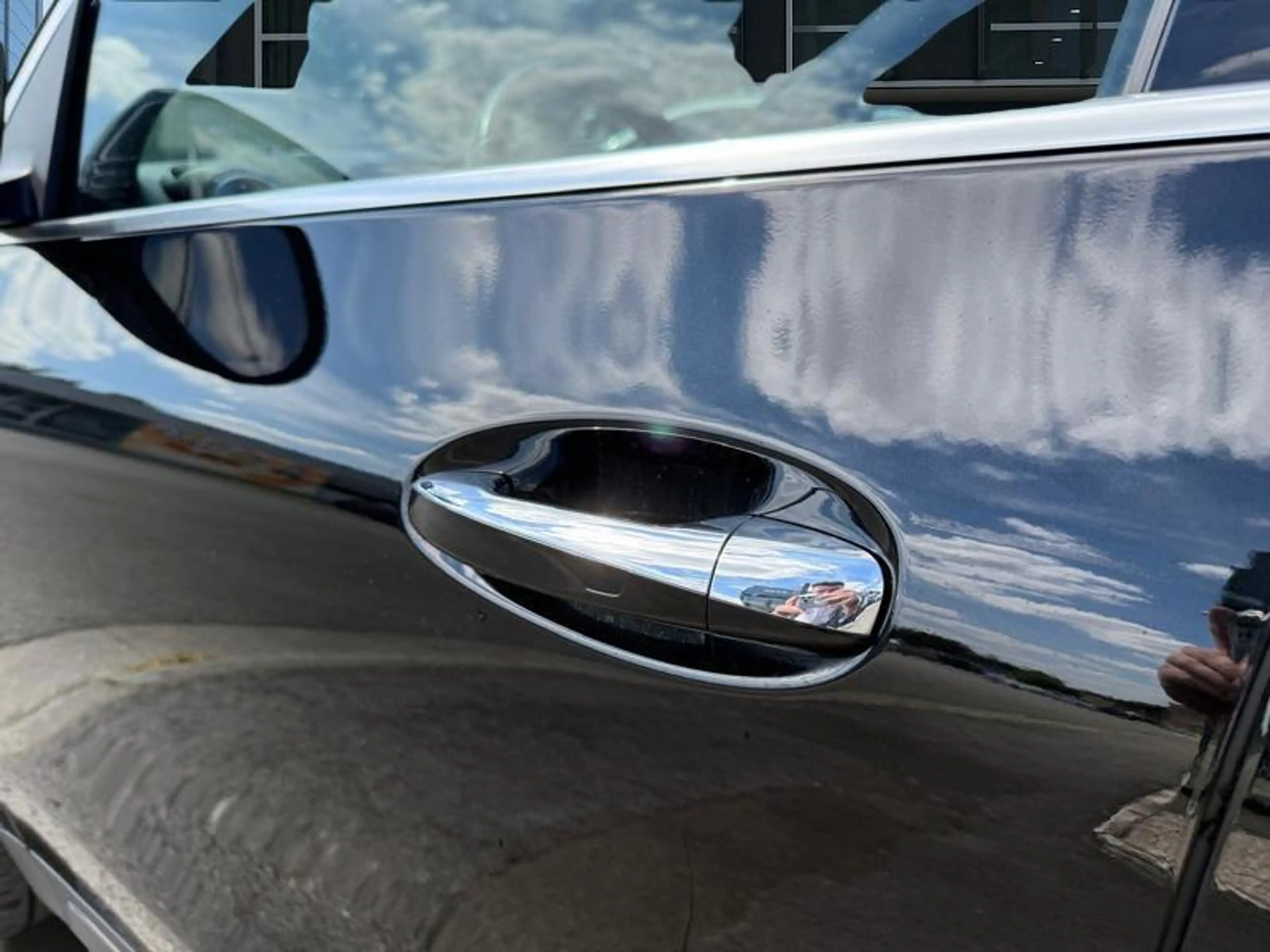Mercedes-Benz EQA 300 4MATIC Luxury Line — photo 8