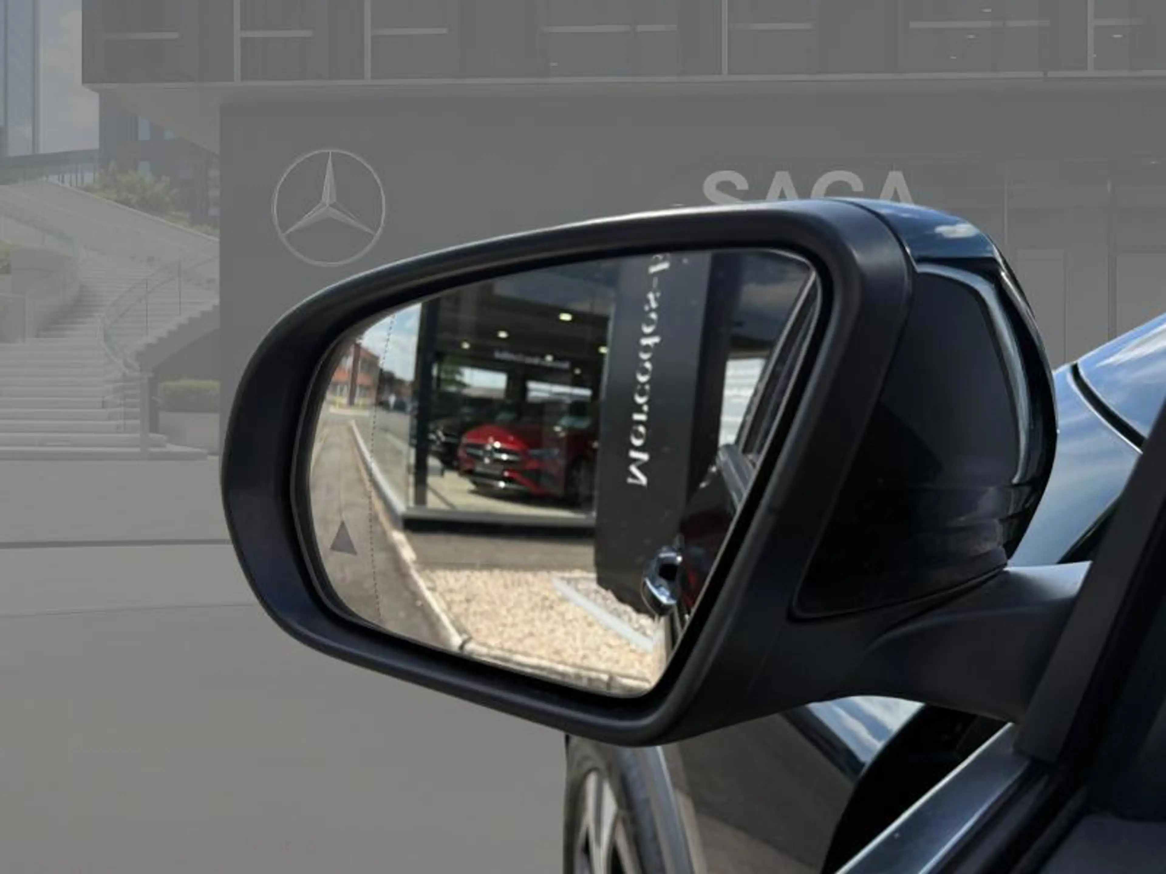 Mercedes-Benz EQA 300 4MATIC Luxury Line — photo 7