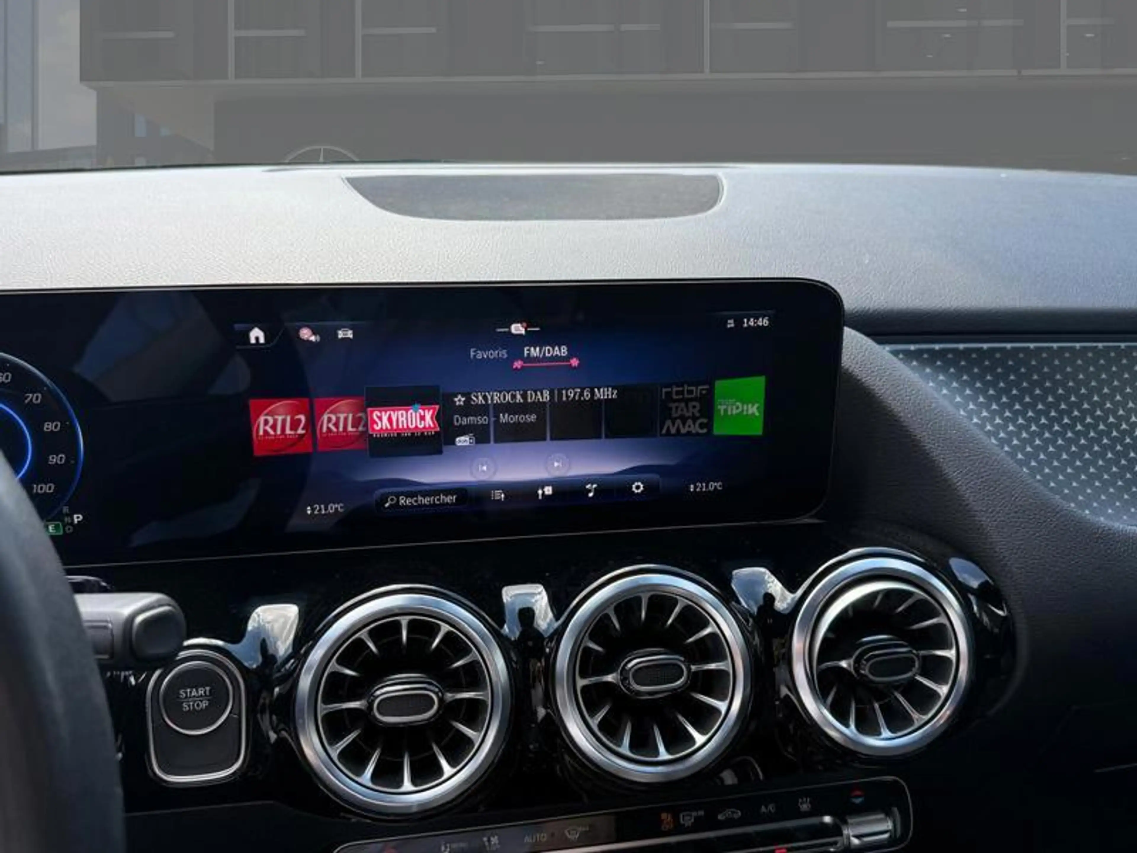 Mercedes-Benz EQA 300 4MATIC Luxury Line — photo 15